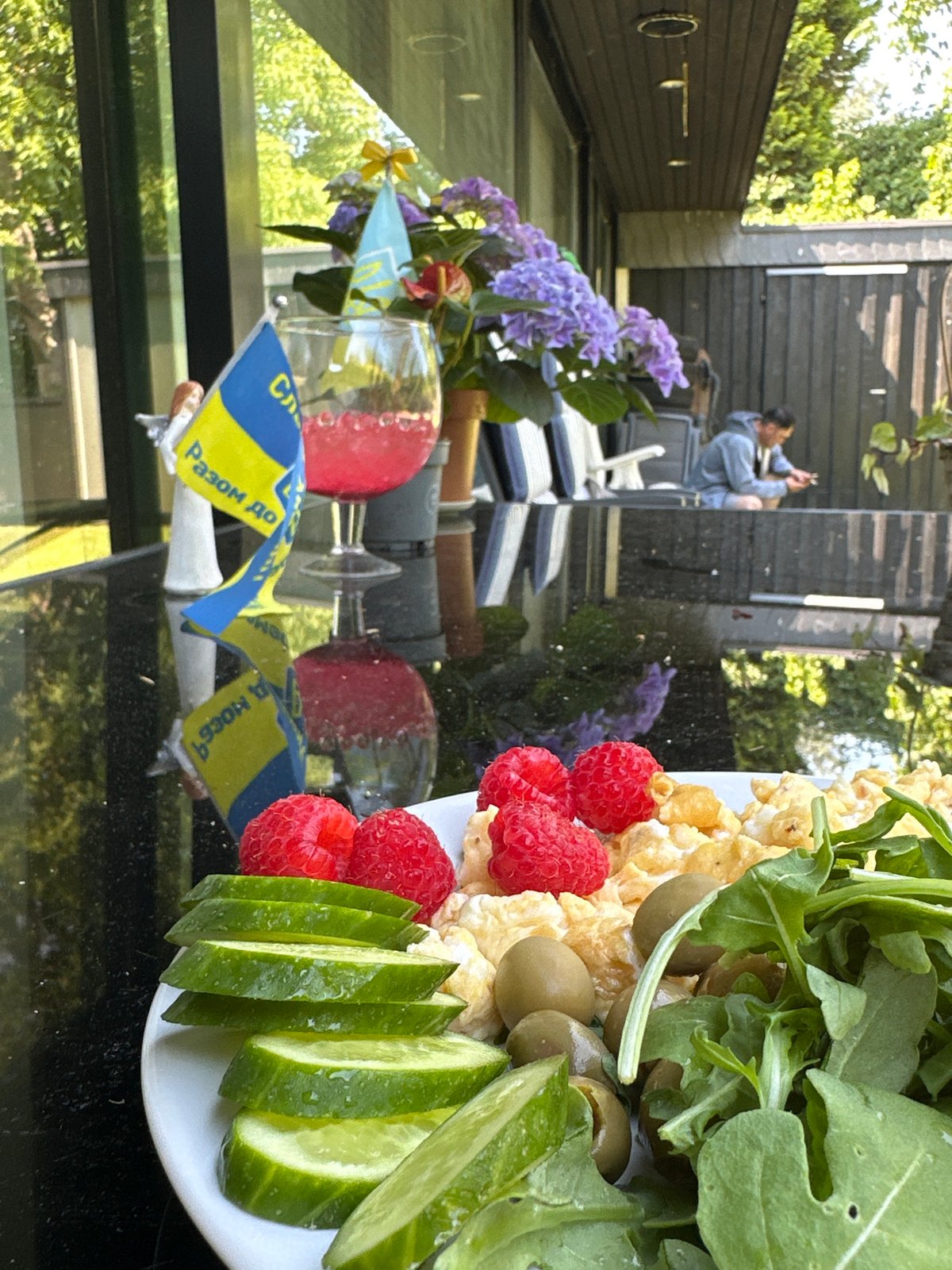 Brunch spread and blooming hydrangea on a Krefeld morning