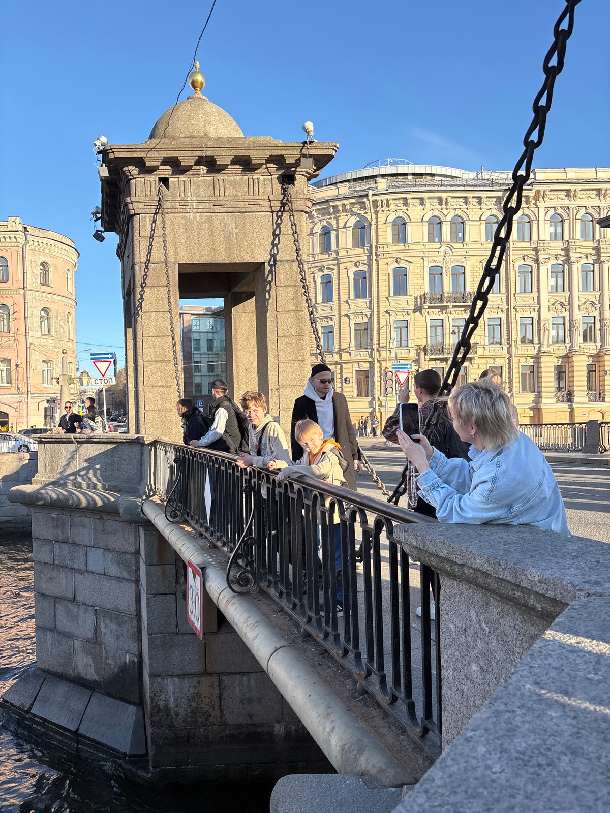 Afternoon tourist activity captured around Saint Petersburg's Palace Bridge