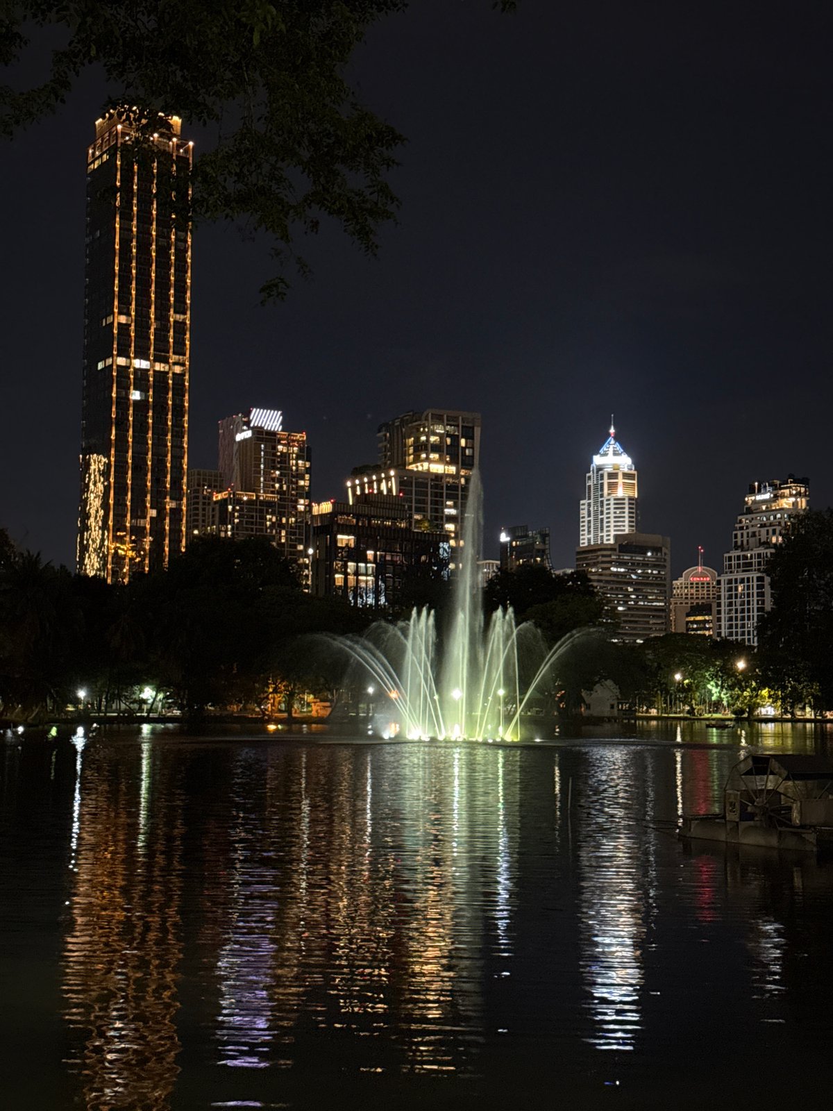 Evening leisure activities captured at Bangkok's Dusit Central Park