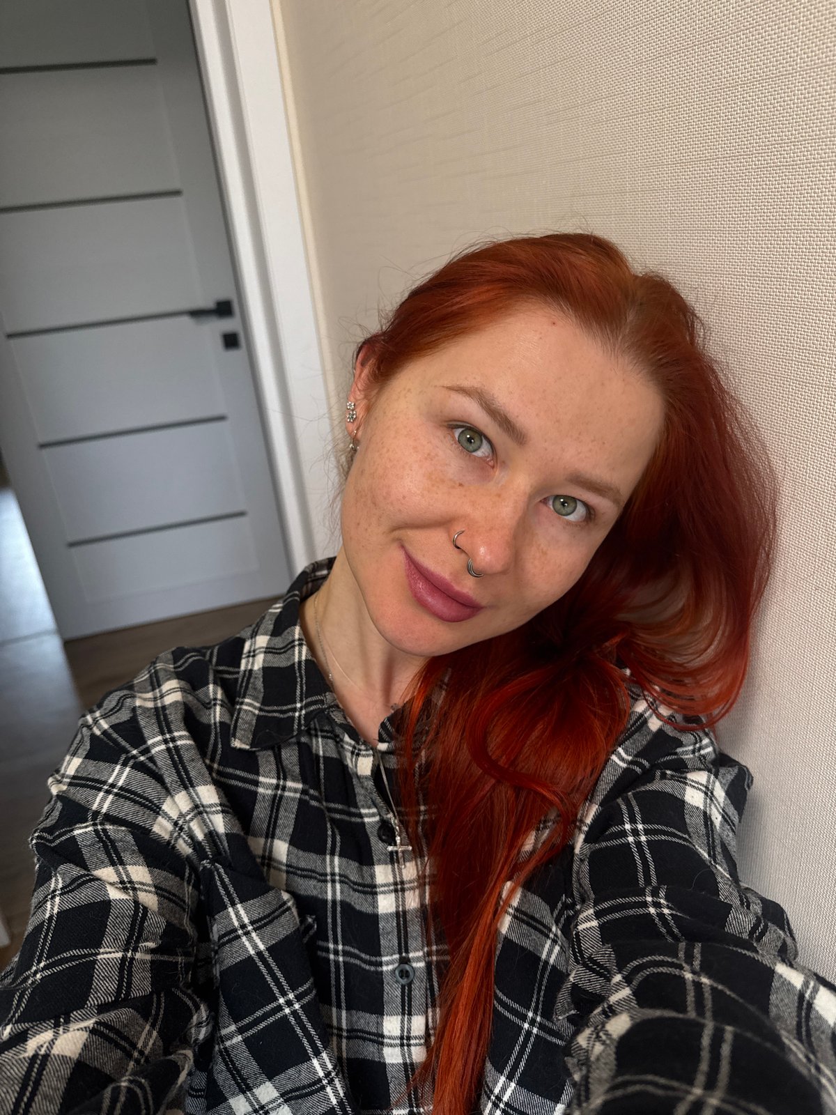 Woman poses with cats in morning selfies in Rostov-on-Don