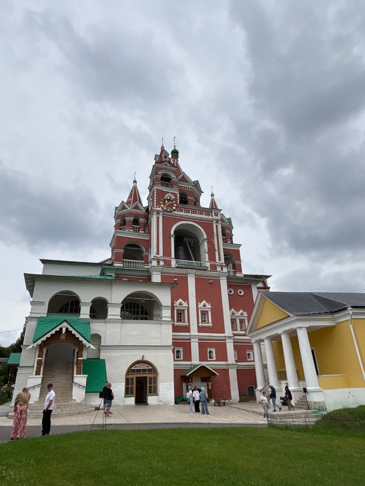 Summer morning at Zvenigorod's Savvino-Storozhevsky Monastery