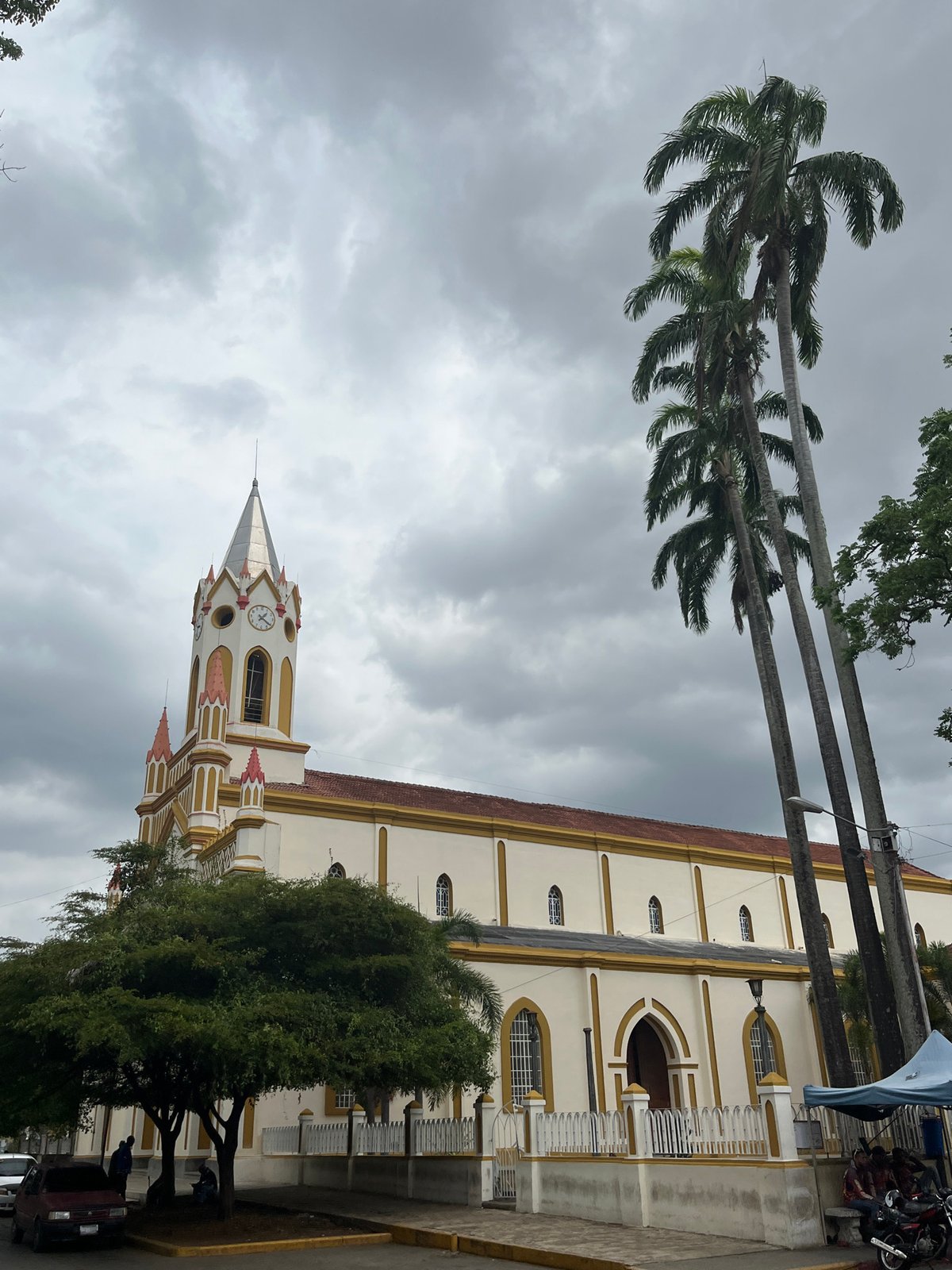 Street scenes documented in Tinaquillo, Venezuela show church, trees