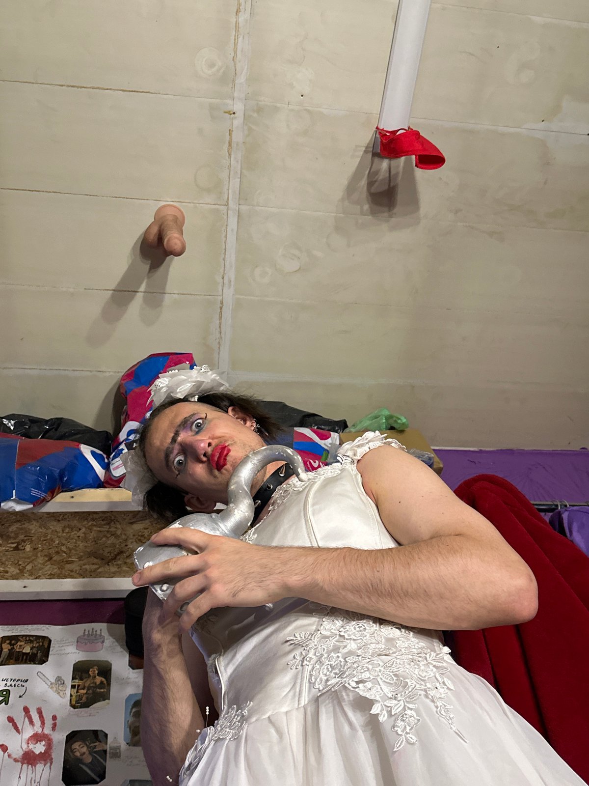 Wedding dress wearer spotted in cluttered Saratov workshop