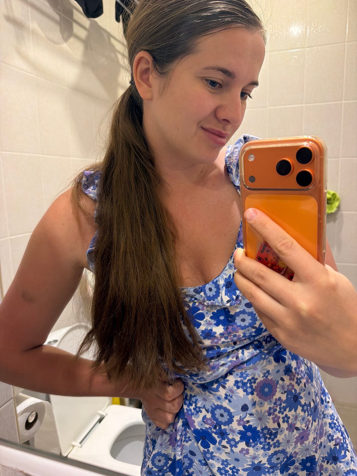 Woman documents family evening with selfies in Sochi home