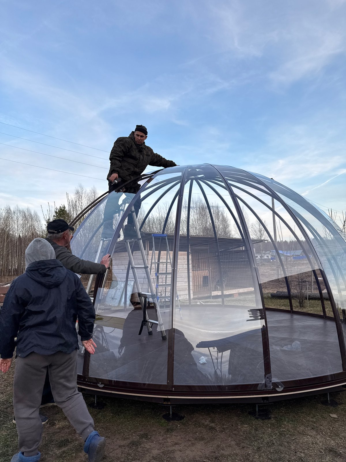 Construction activity and daily life documented in Zhigalki, Russia