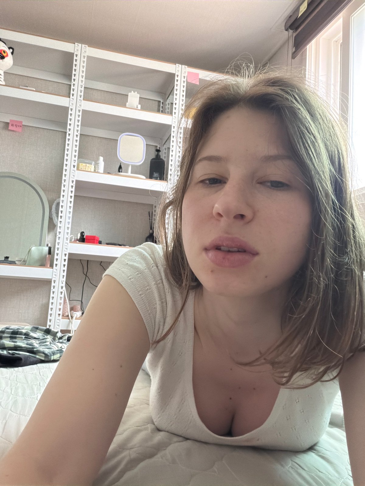 Lazy morning at home with painting and selfies in Dongducheon