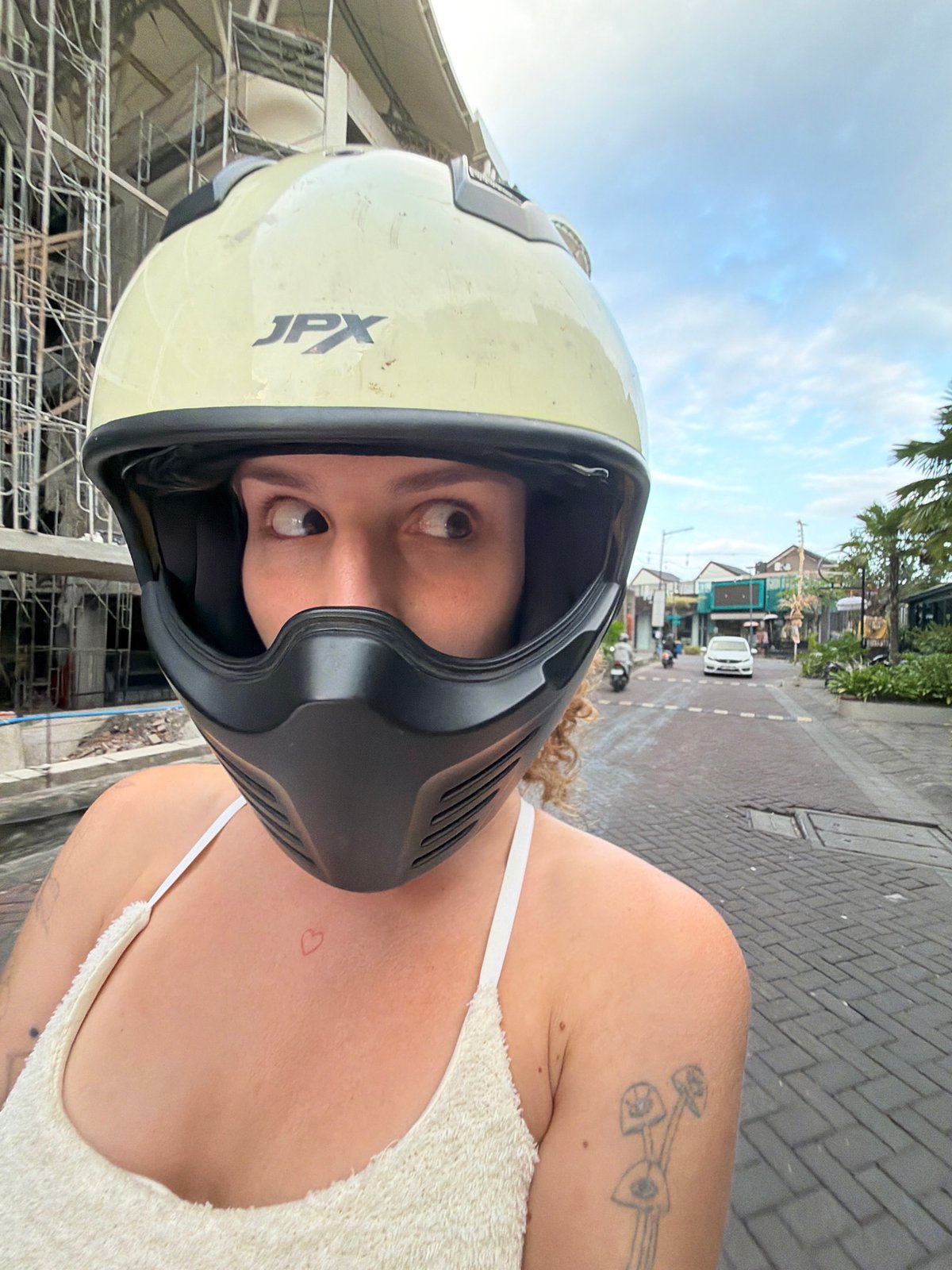 Villa morning in North Kuta: movement shots, scooter selfies, smoke content