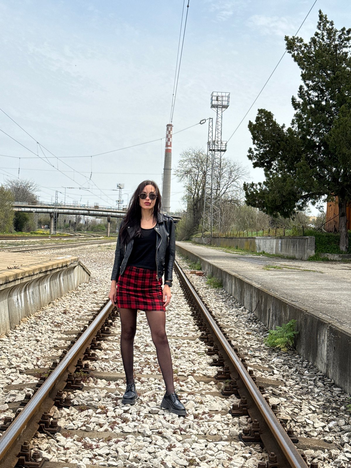 Woman in leather jacket observed in car in Pleven