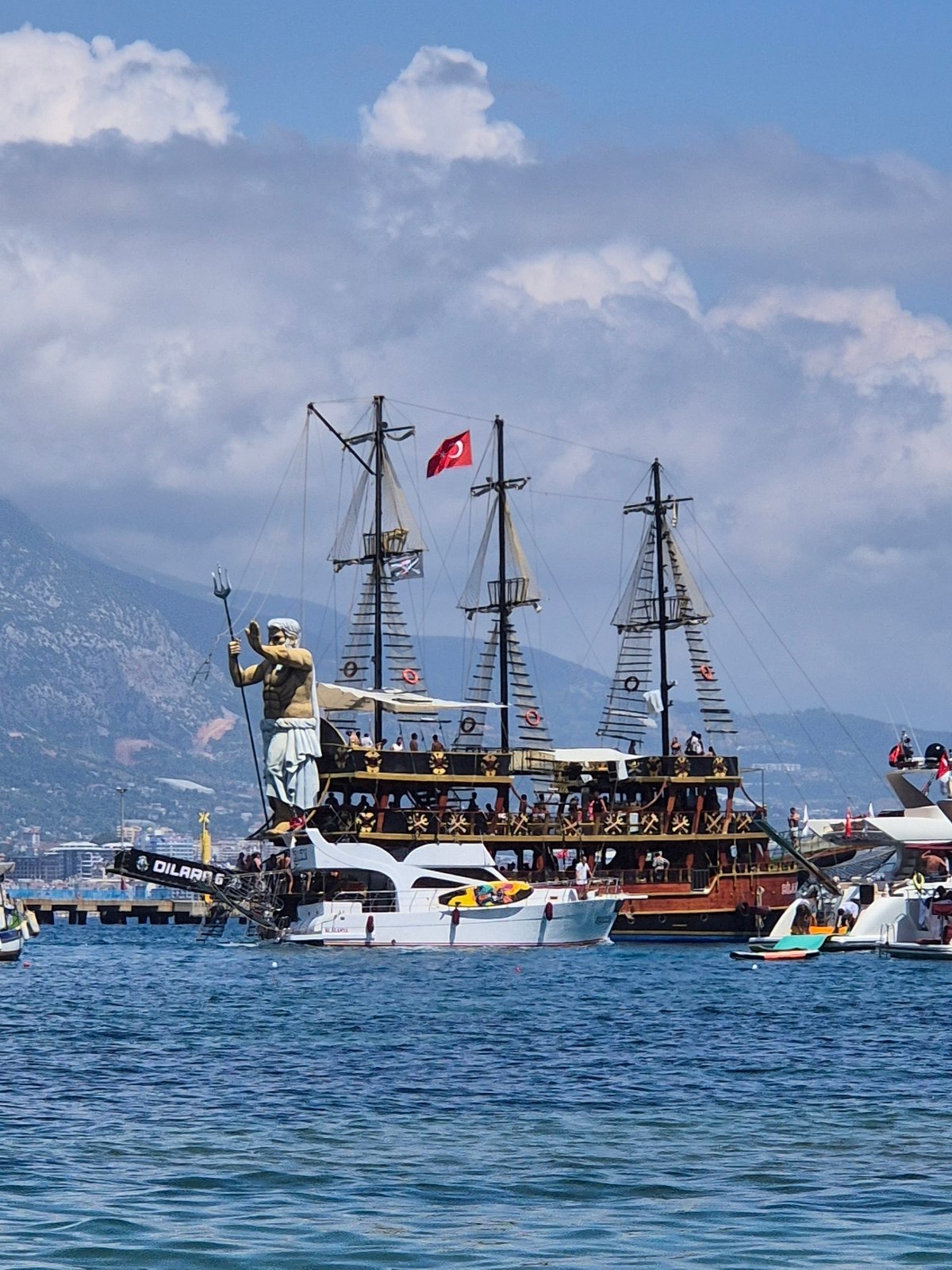 Mediterranean harbor activity documented in Alanya, Turkey