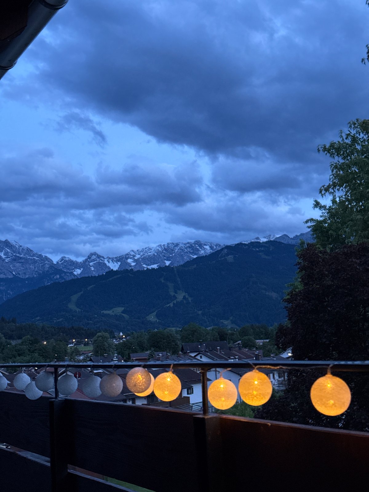 Evening balcony documentation session in Garmisch-Partenkirchen with illuminated lanterns
