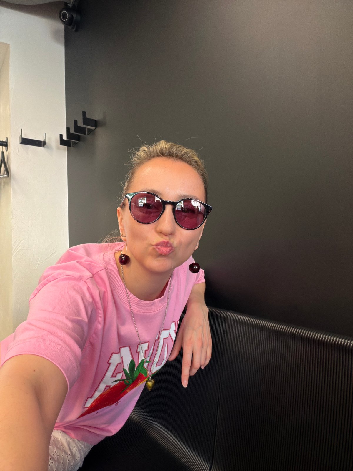 Woman in strawberry shirt spotted in Izhevsk shop