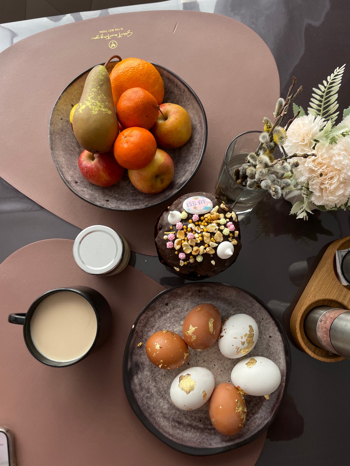 Easter table display documented in Подшивалово, Russia