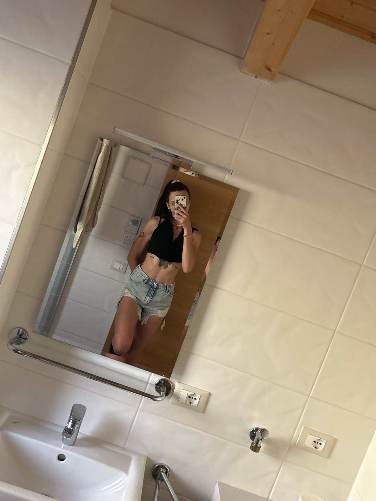 Mirror selfie and mountain house, same morning