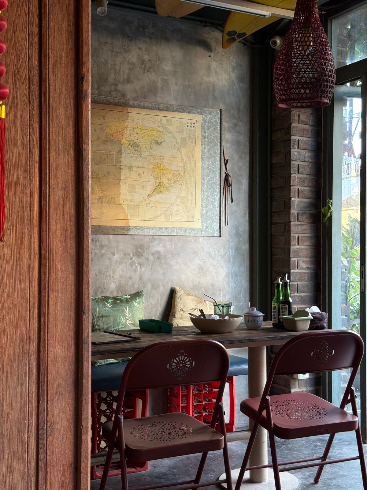 Lazy morning at a Kediri restaurant called Shakedown Street