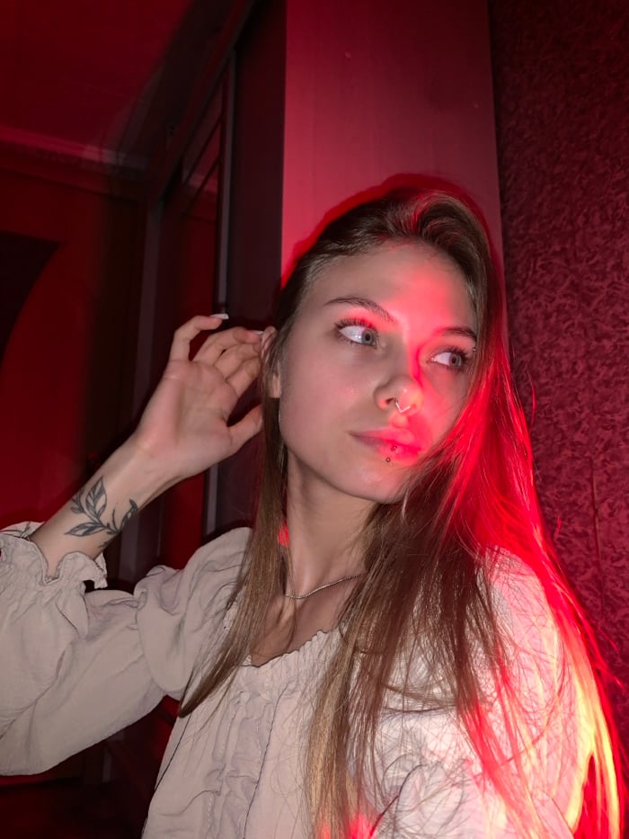 Woman documents quiet evening moments at home in Russia
