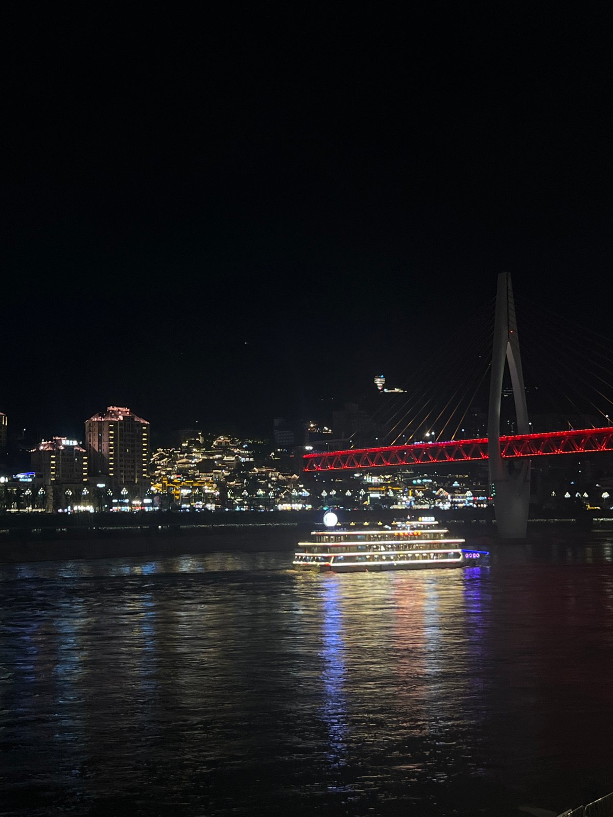 Yangtze River night cruise scene, Chongqing's Yuzhong District