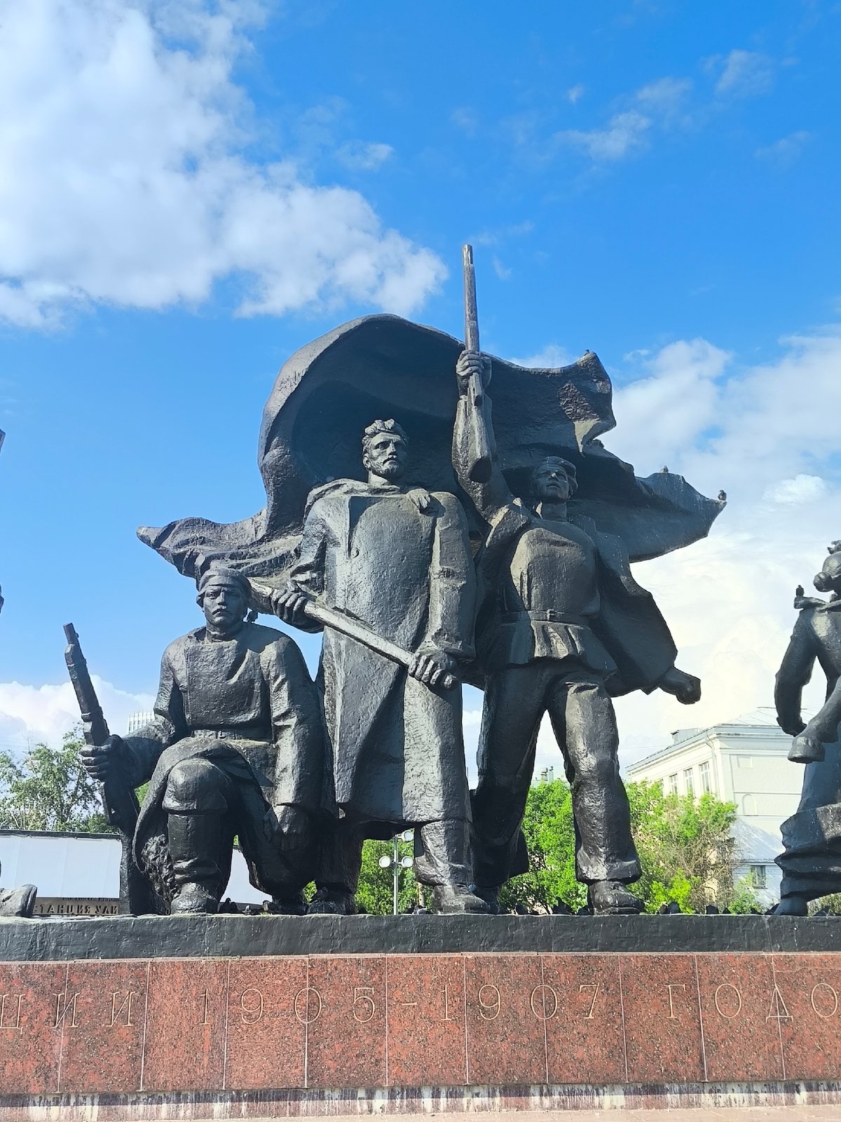 Moscow revolutionary monument documented under clear blue skies