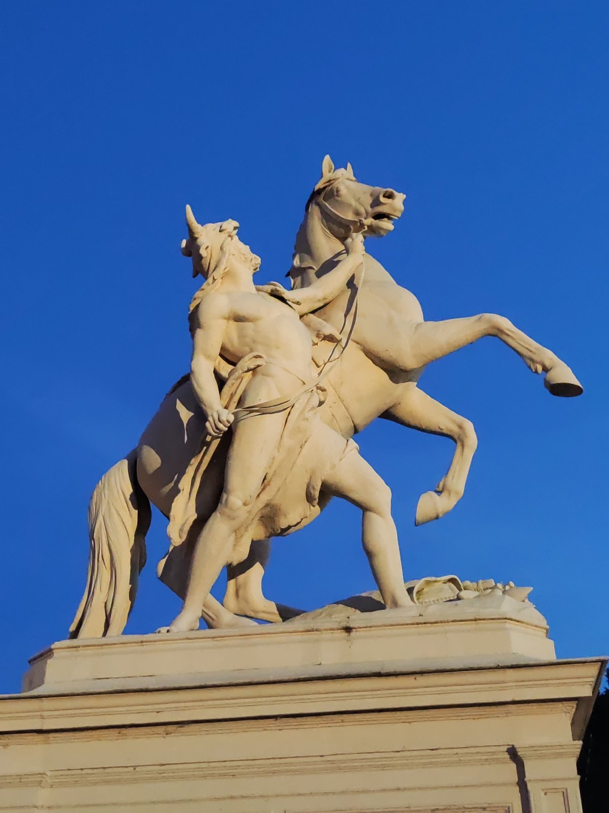 Evening tour of Schwerin's castle, theater, and monuments