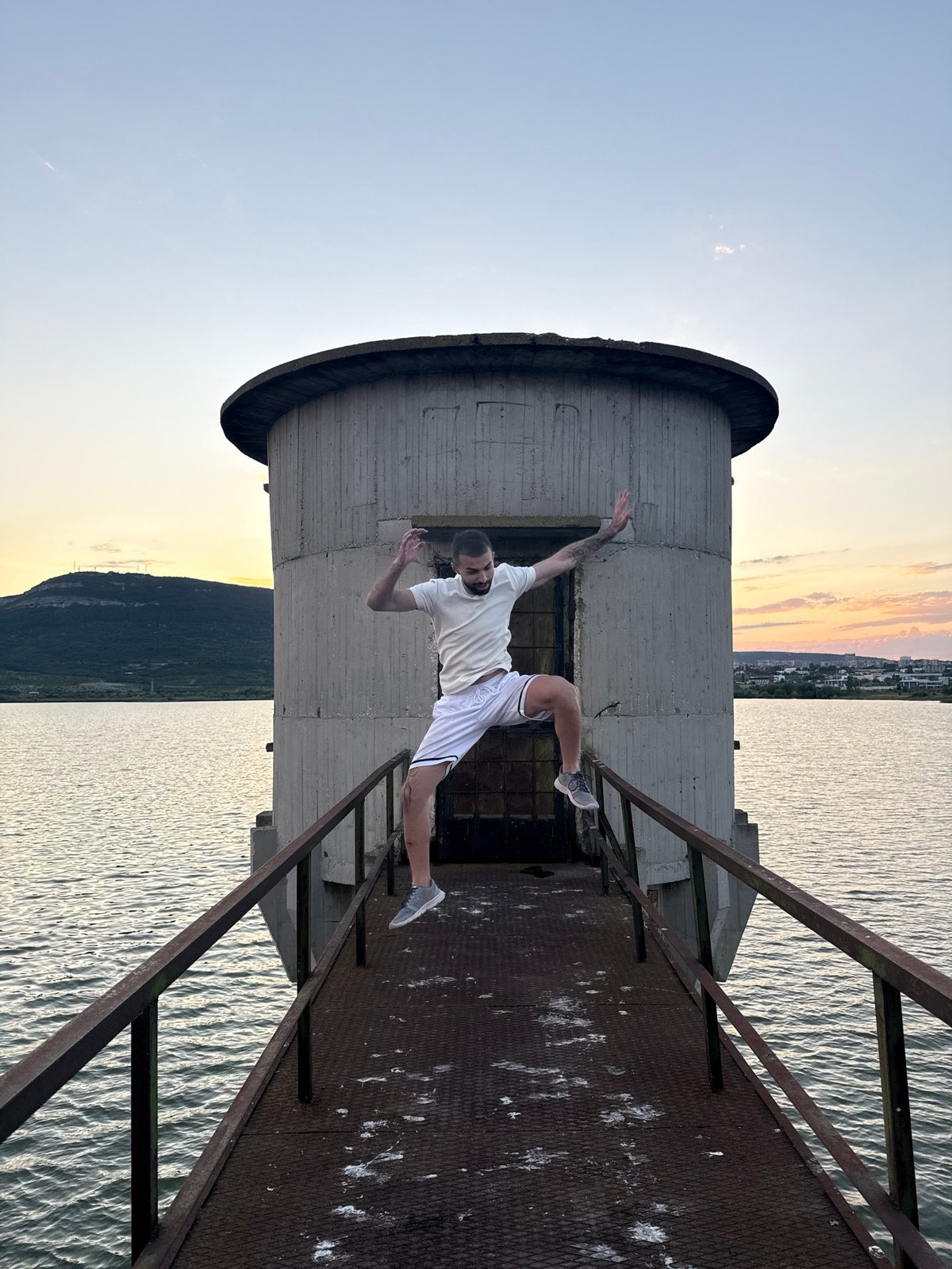 Dusk hangout at Shumen Reservoir — flips, piers, and sunset