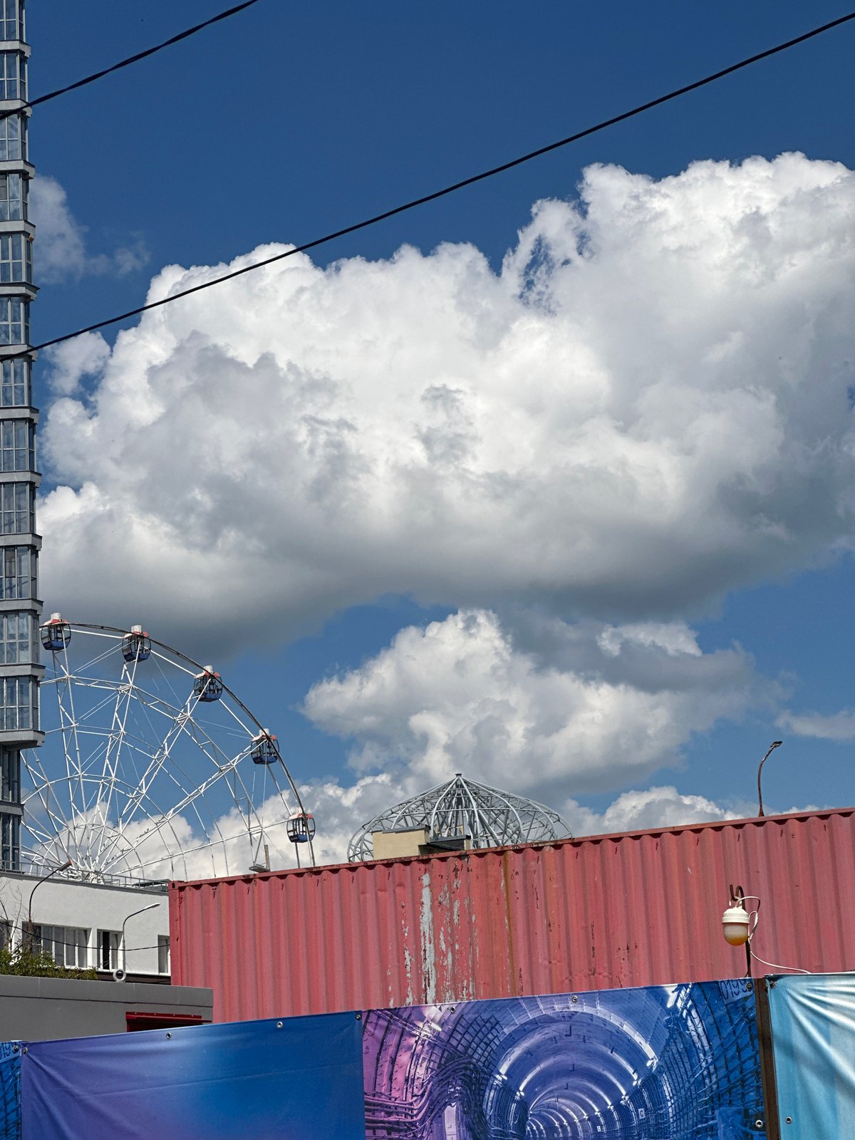 Ferris wheel and street life around a Nizhny Novgorod fairground