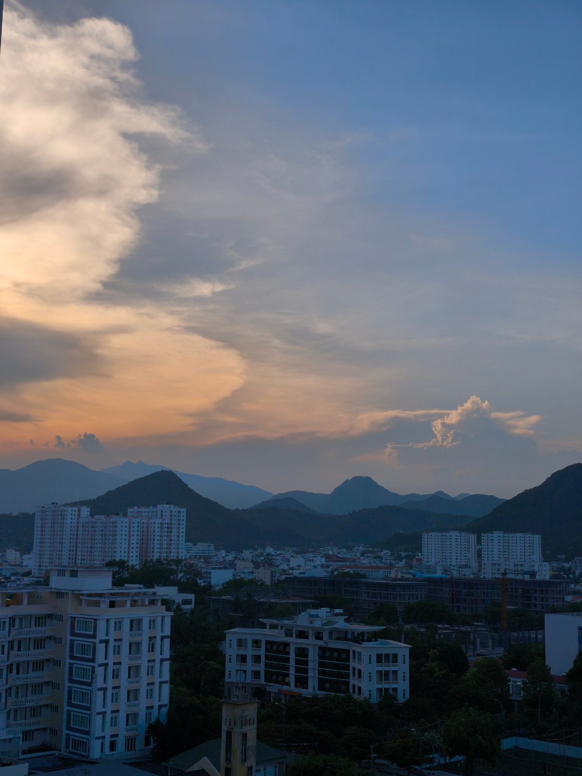 A Nha Trang morning: streets, gyms, and city views