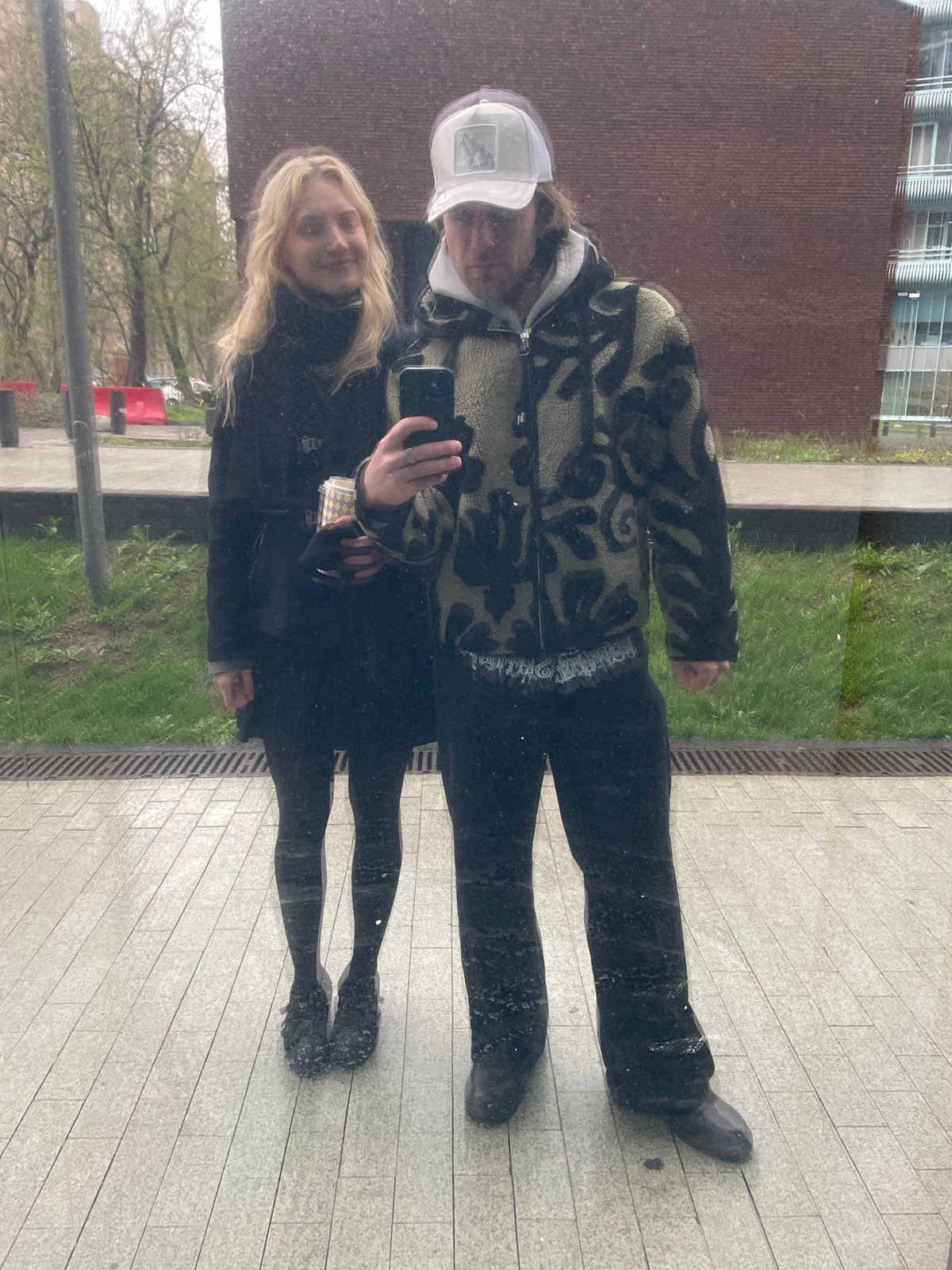 Two people spotted in window reflection in Moscow