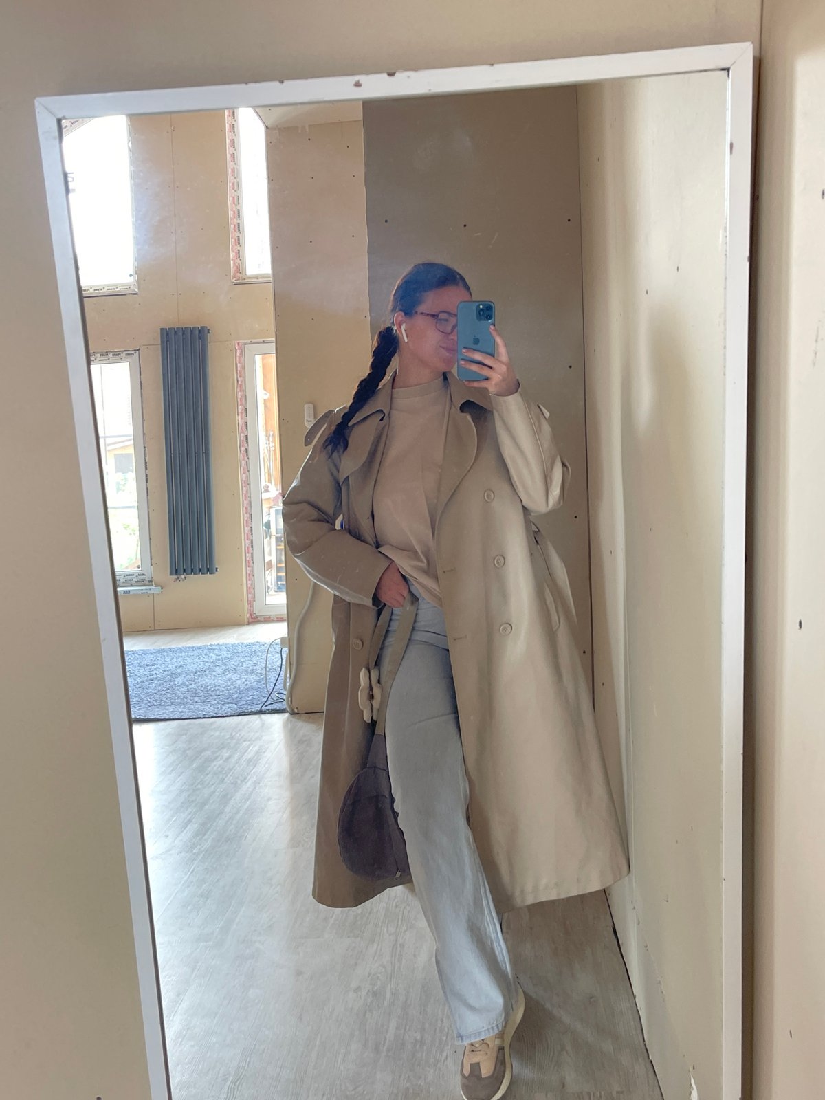 Woman documents morning routine across Moscow region locations
