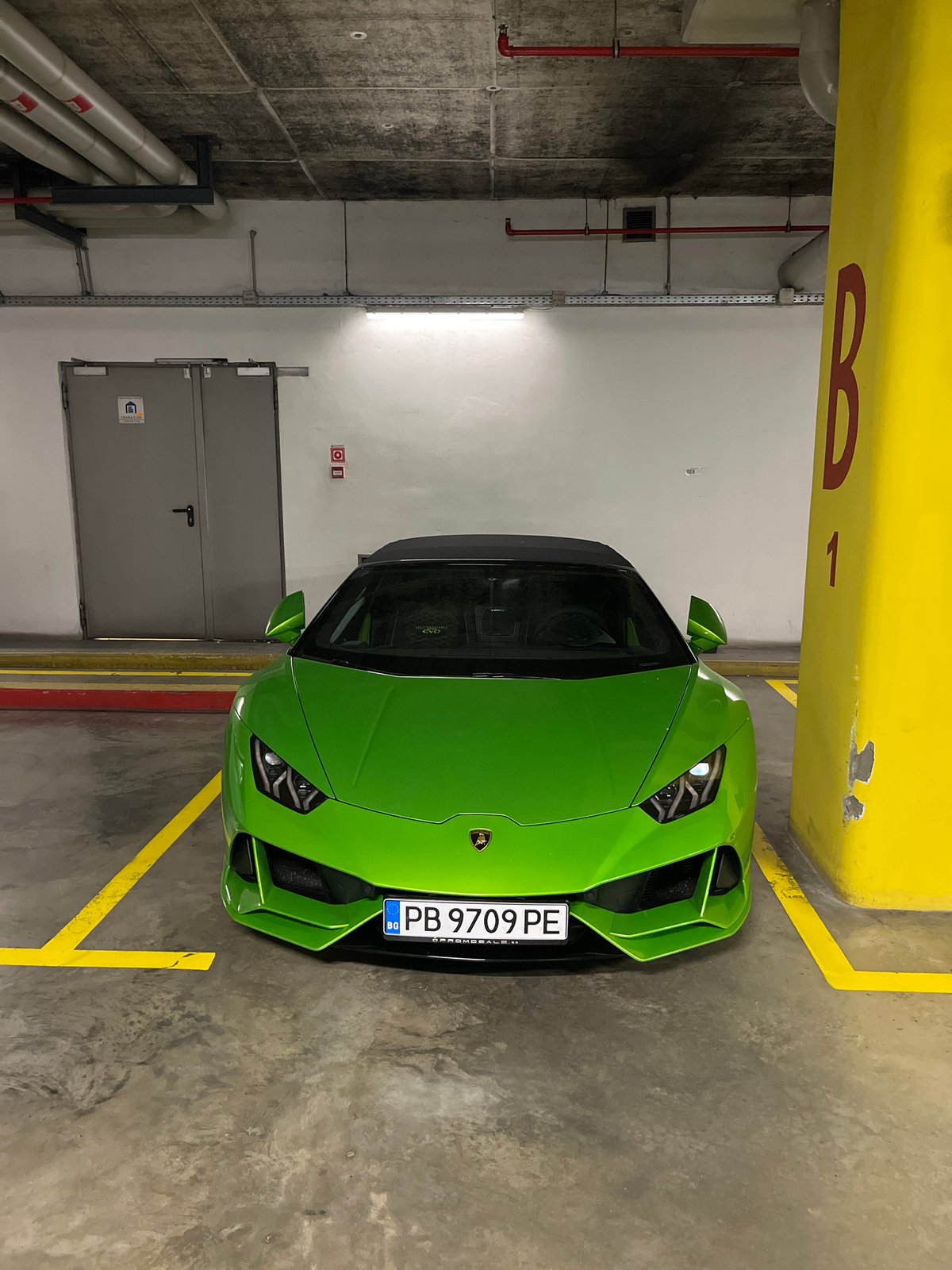 Luxury car and casual drink spotted in Plovdiv evening