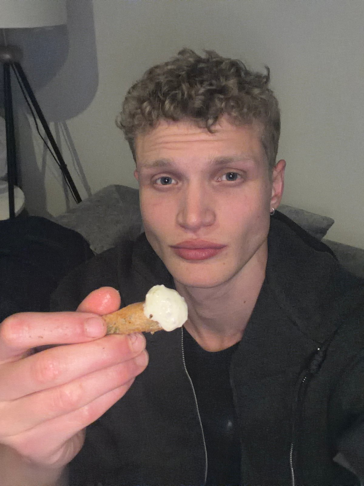London resident documents home cooking and dining session