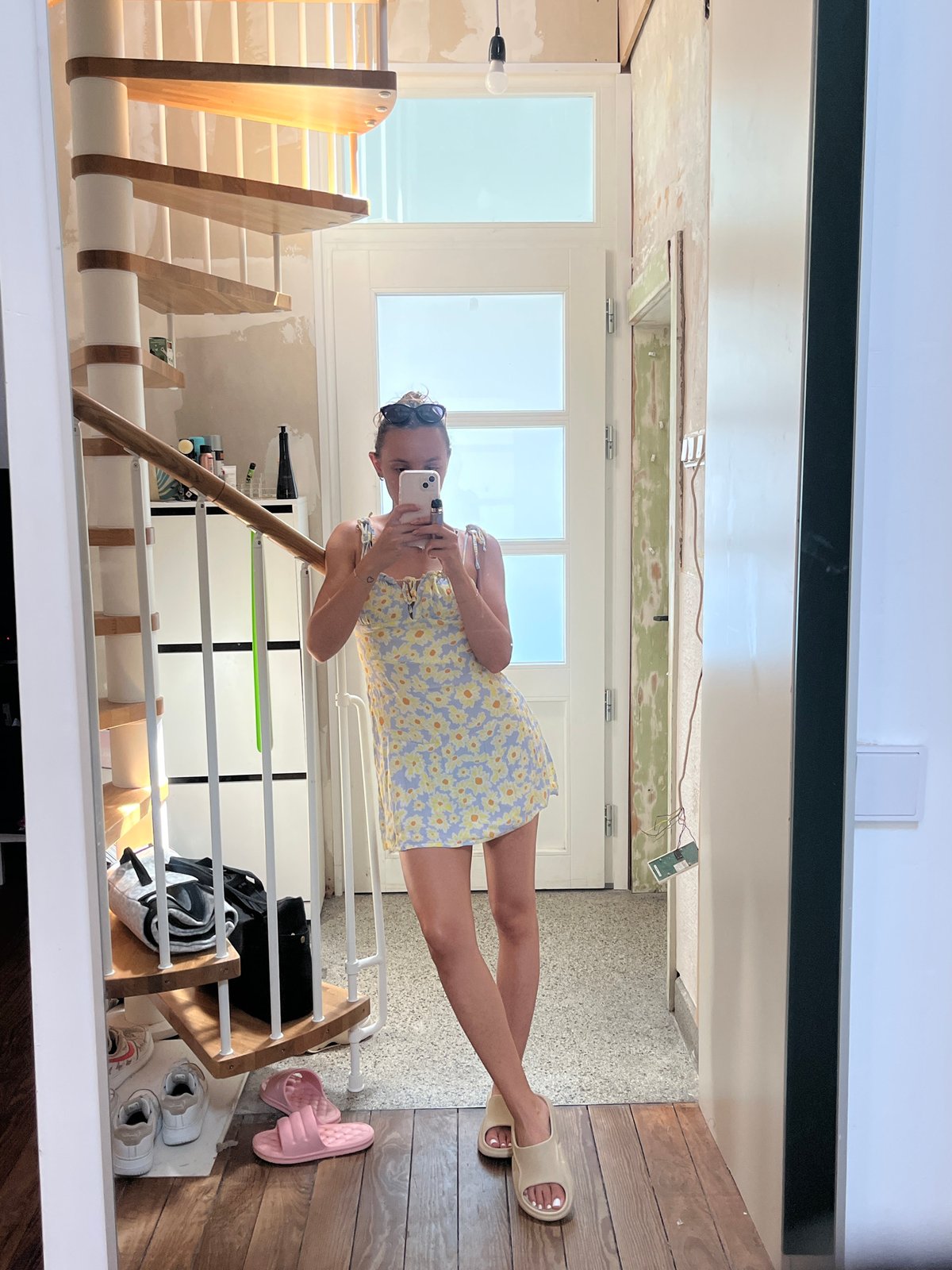 Mirror selfie in a Saarbrücken hallway, floral dress and slides