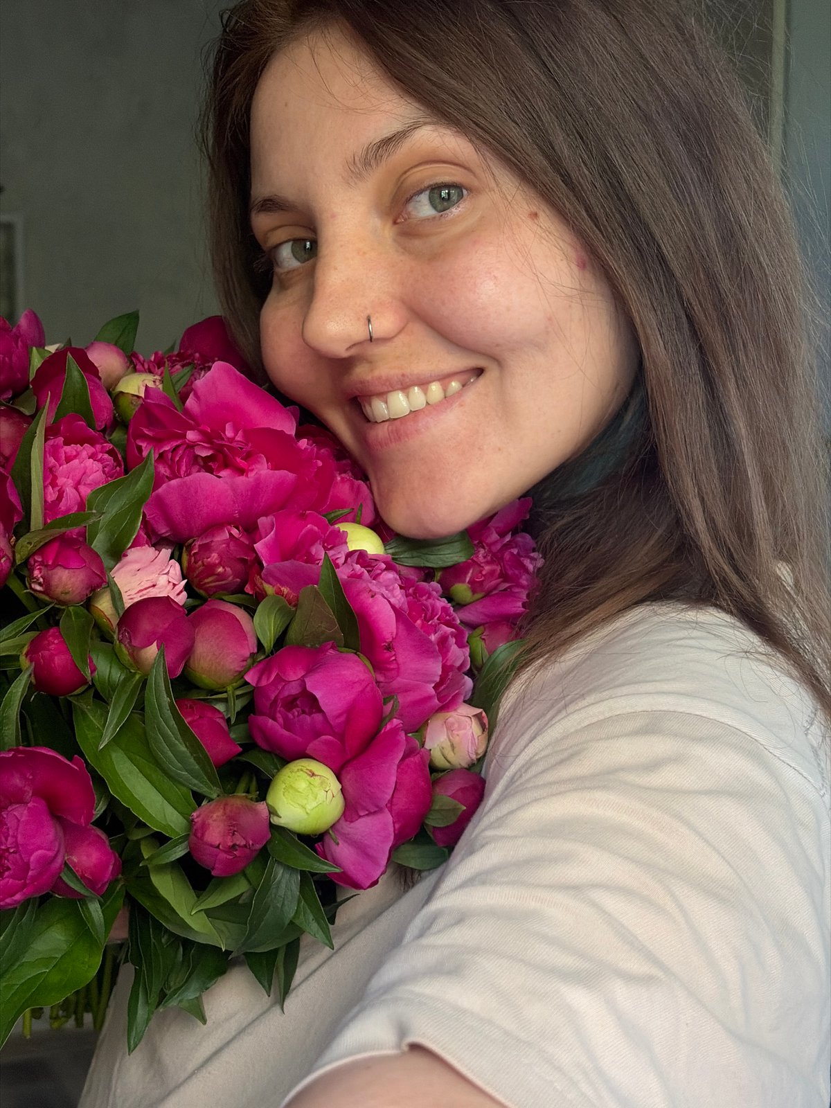 Morning moments in Chaikovsky: cats, breakfast, and beauty treatments