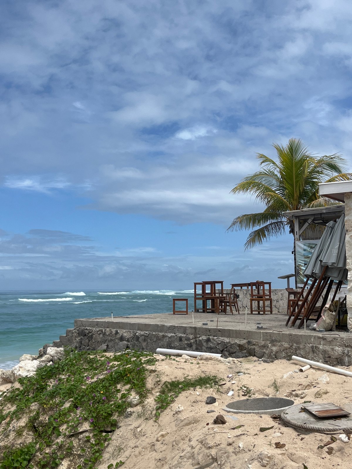 Morning scenes from Kuta Selatan beaches and roads documented
