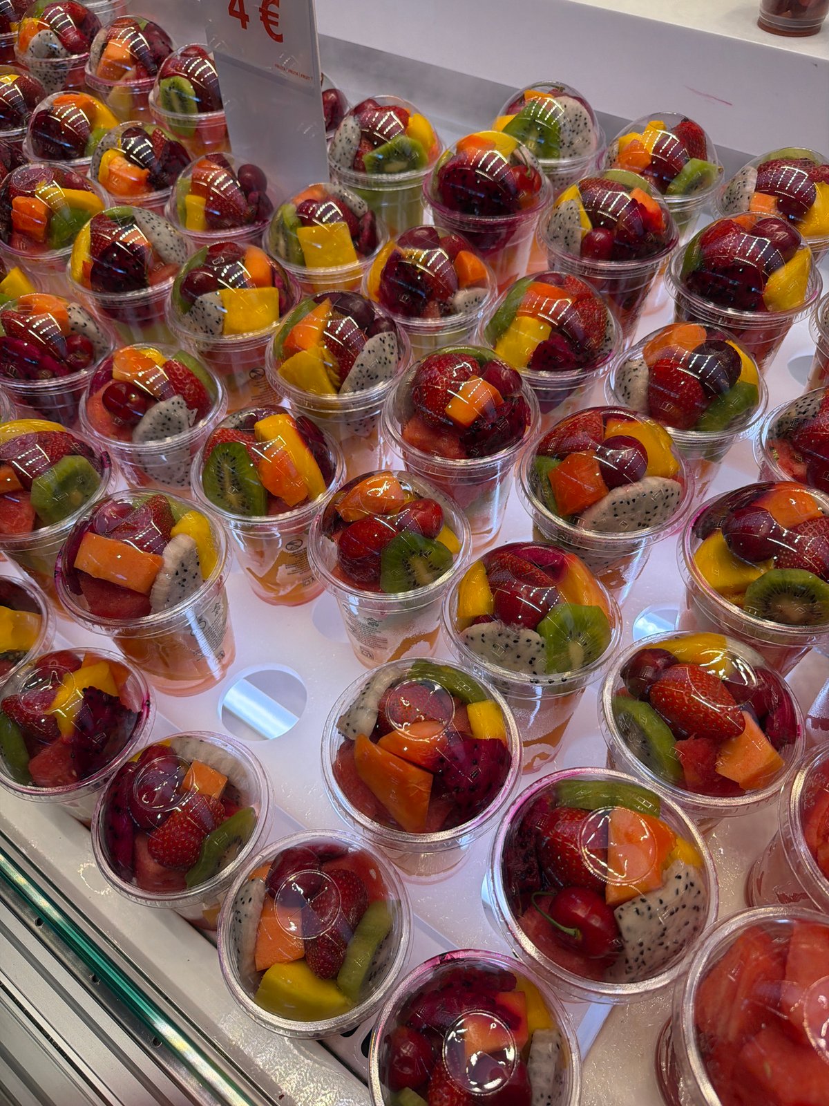Barcelona food market activity documented across 40-minute span