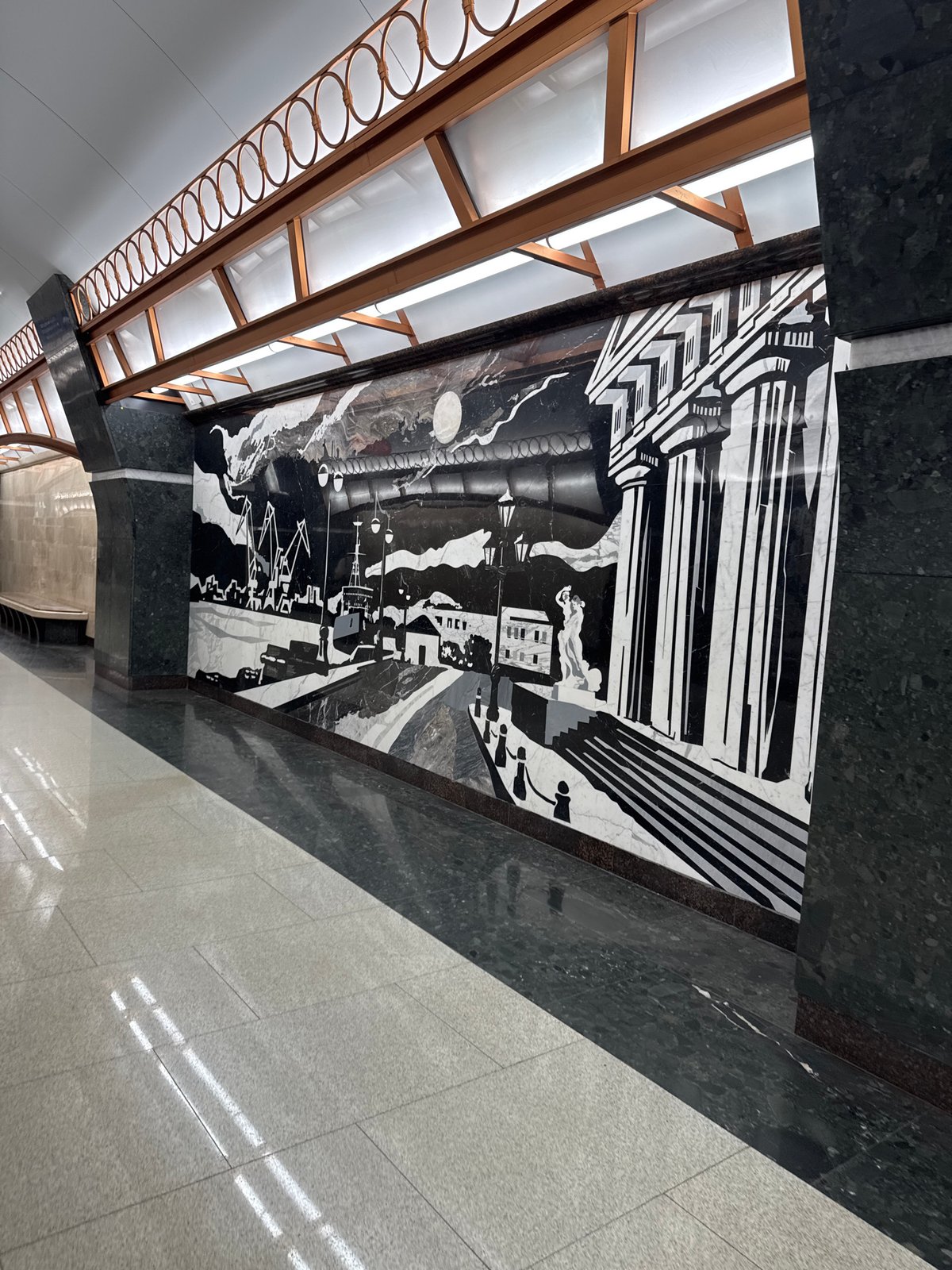 Witness documents afternoon stroll through Saint Petersburg metro and parks