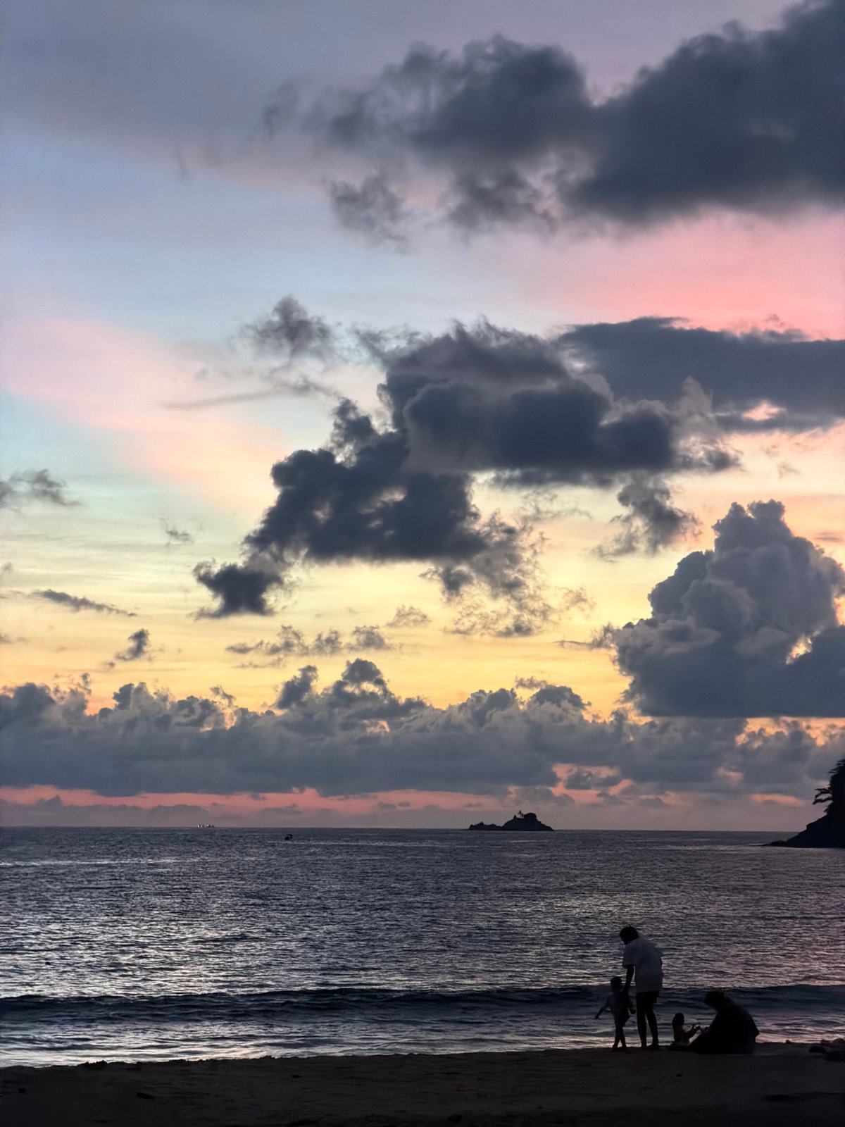 Beach camping day documented in Choeng Thale, Thailand