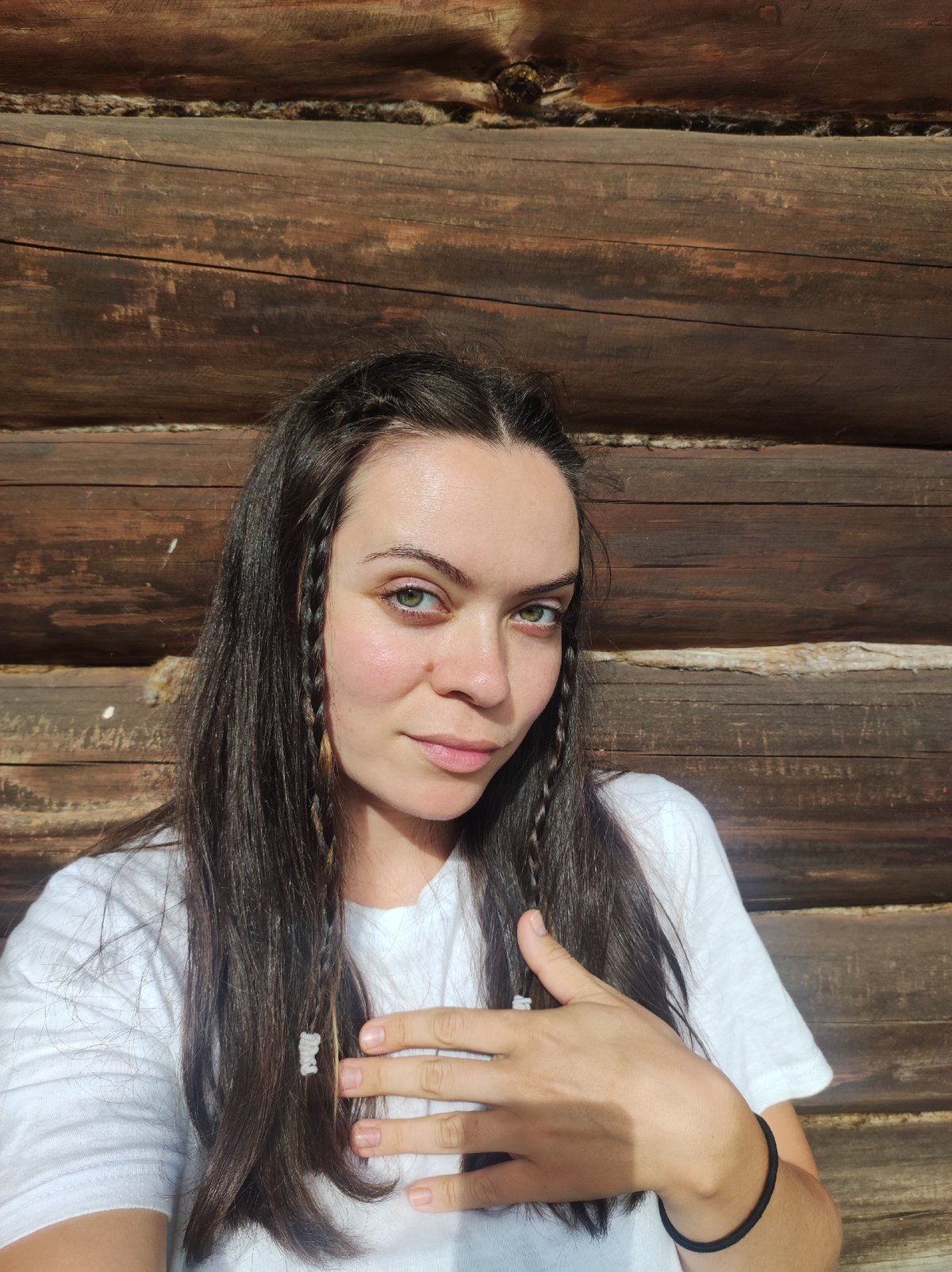 Family enjoys morning outdoor time with dog in Фоки