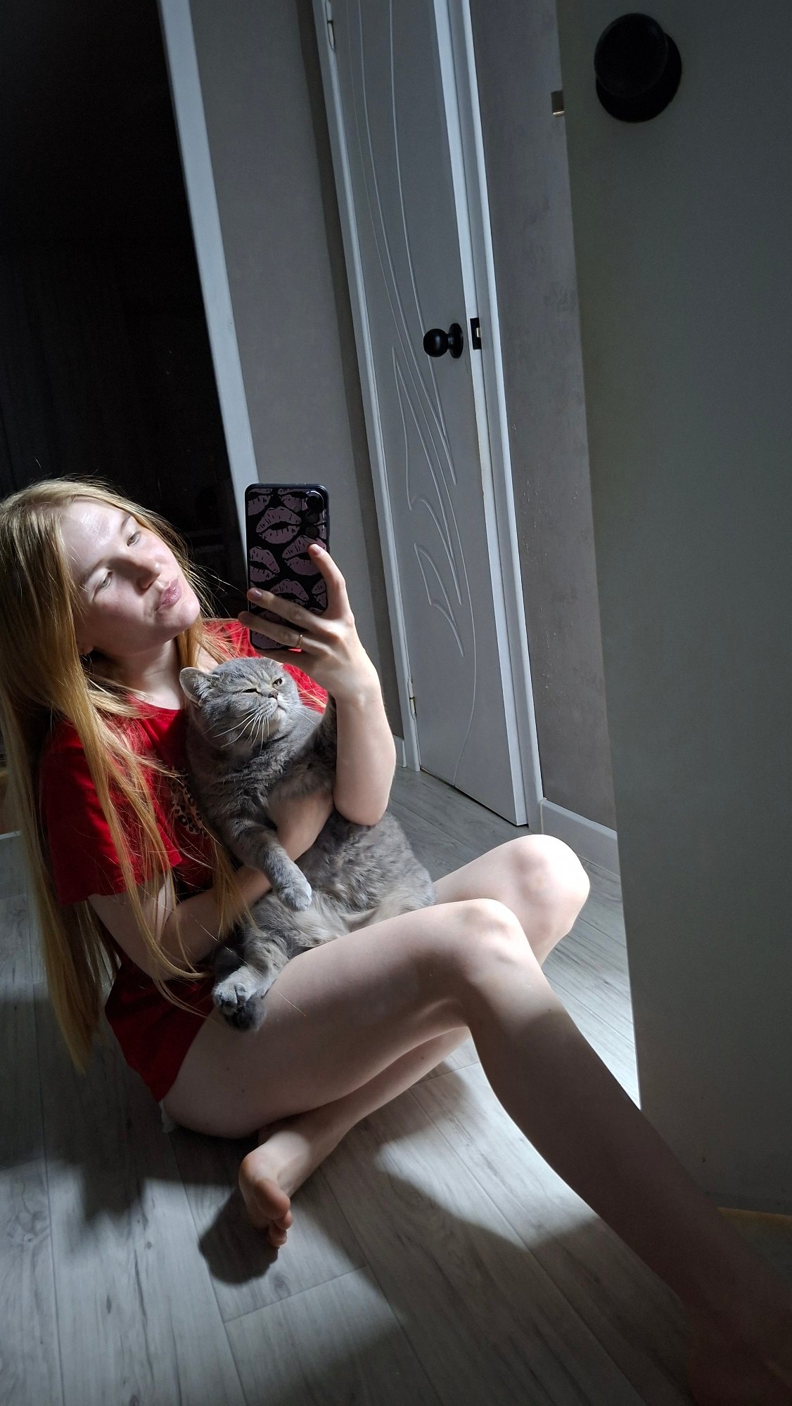 Apartment selfie session with cat in Chaikovsky, Russia