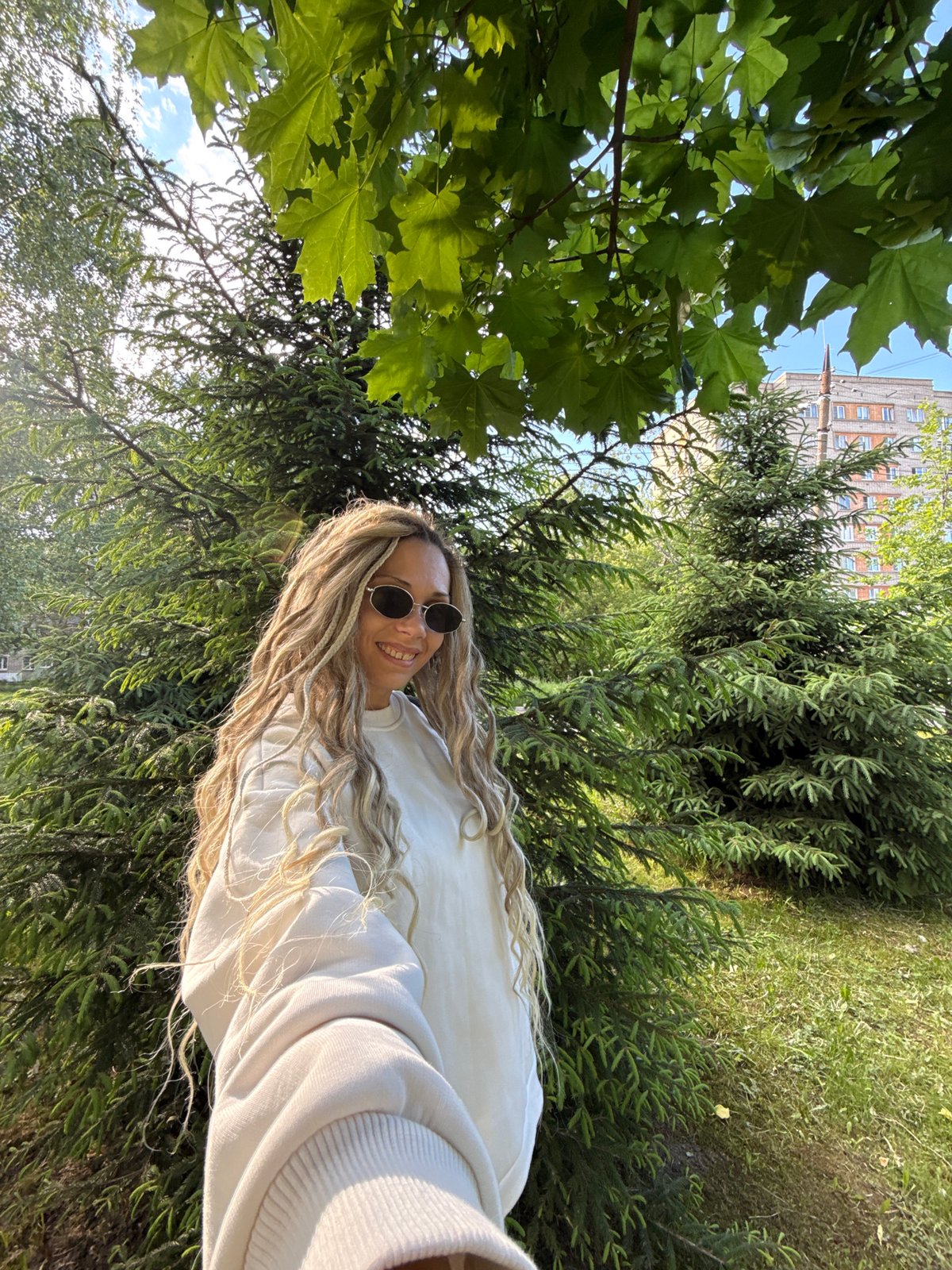 Outdoor portrait session captured in Rusanovo, Russia