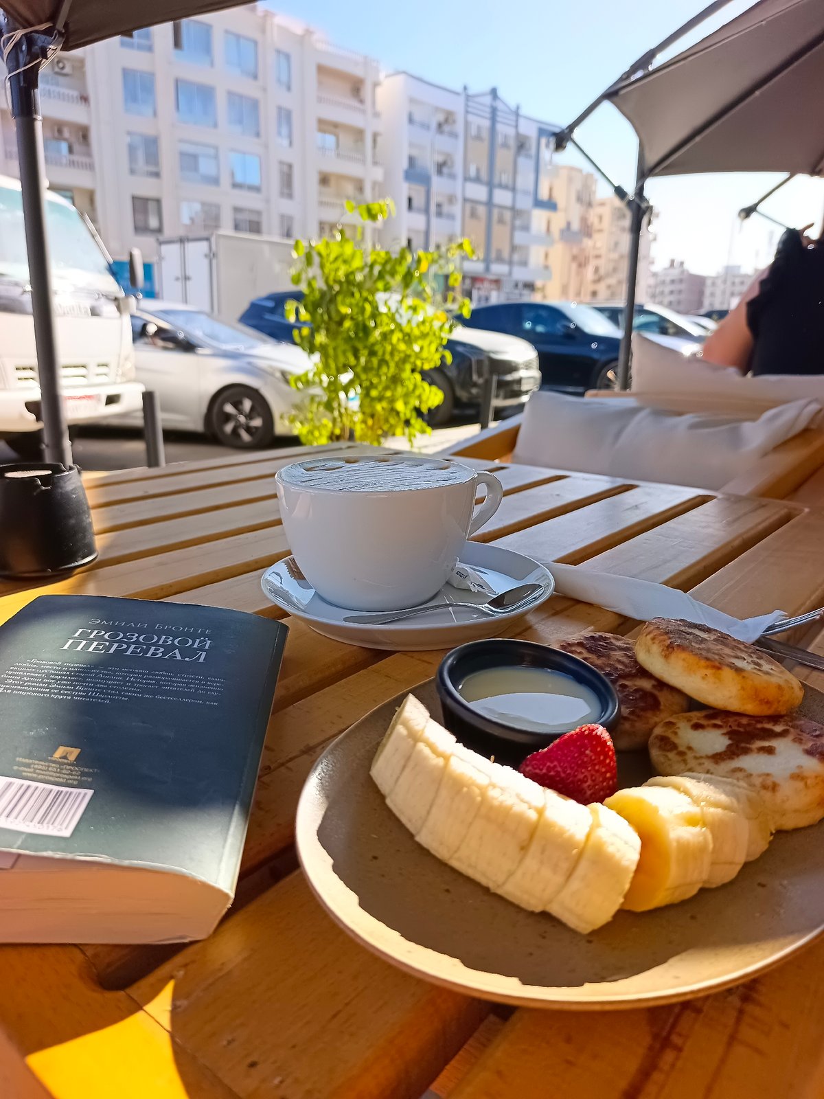 Outdoor coffee break documented in Hurghada, Egypt
