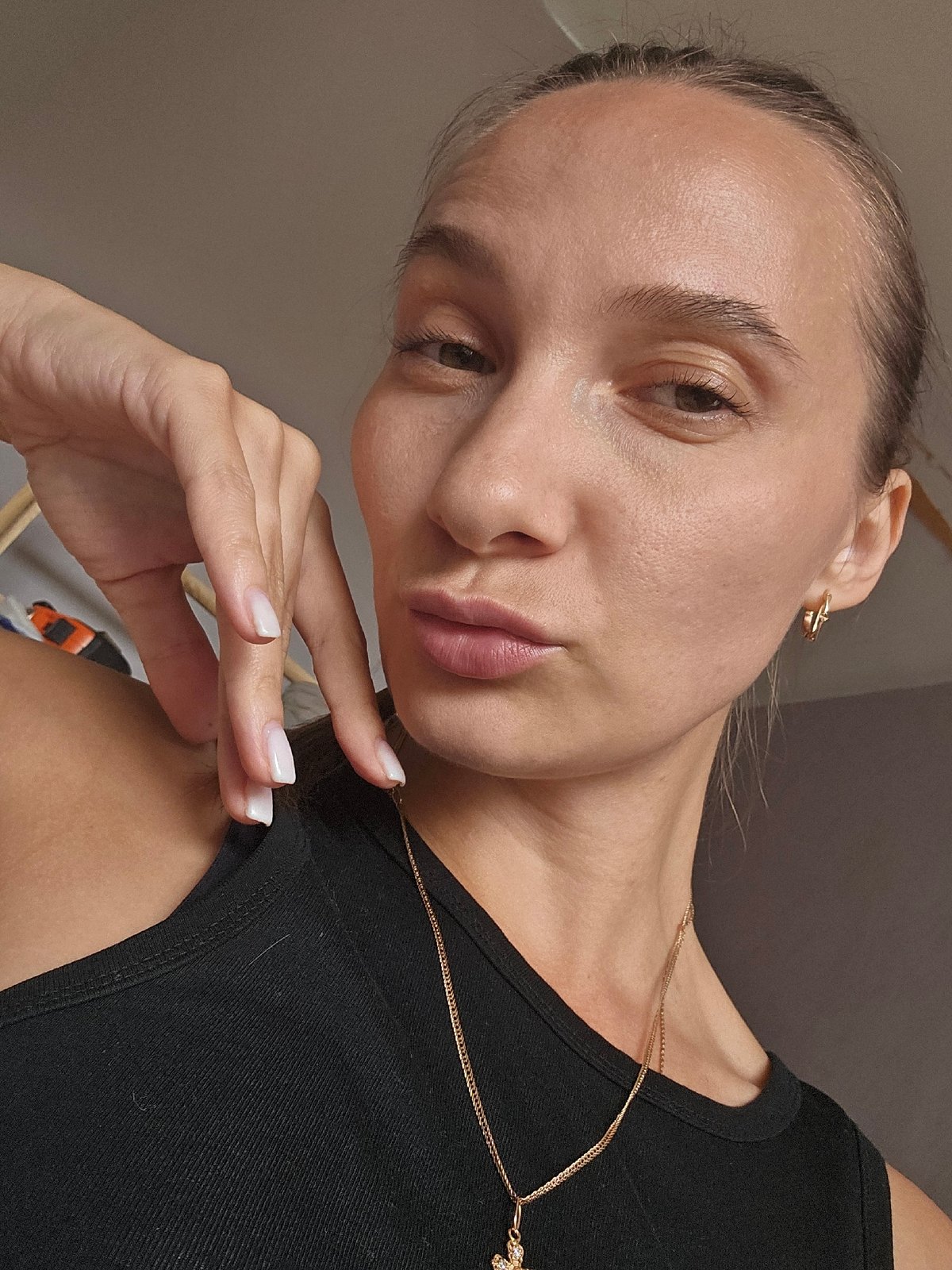 Quick selfie session in a Chaikovsky apartment, mid-July