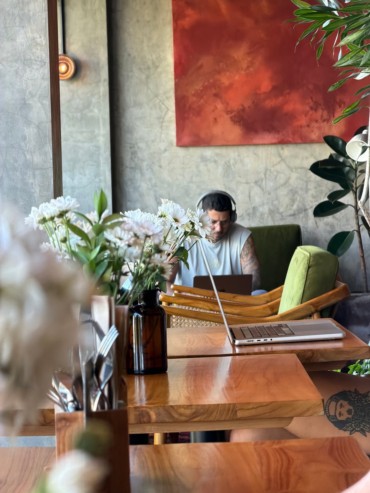 Industrial cafe in Mengwi doubles as a remote work spot