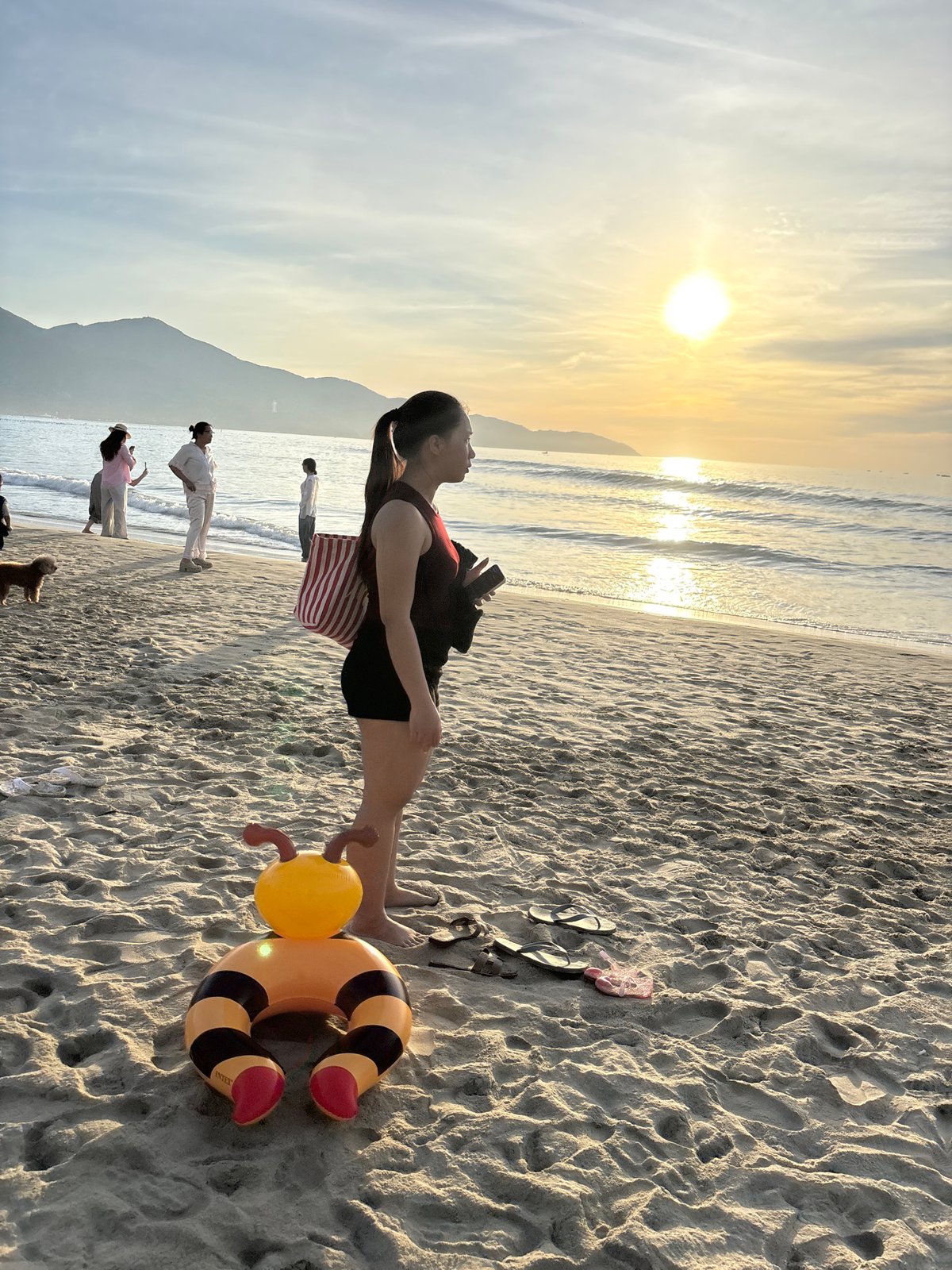 Sunset beach life and city scenes across Đà Nẵng