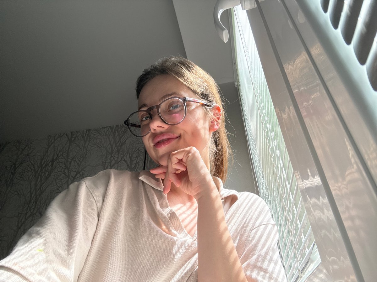 Afternoon selfie session in a sunlit room in Vrchlabí