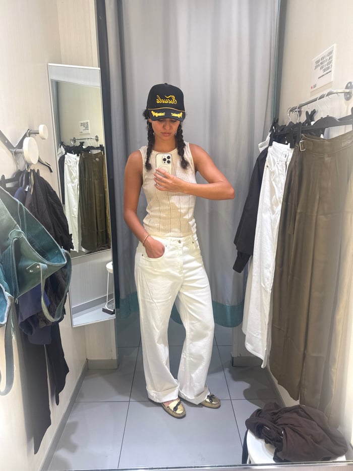 Woman spotted in Los Angeles clothing store fitting room