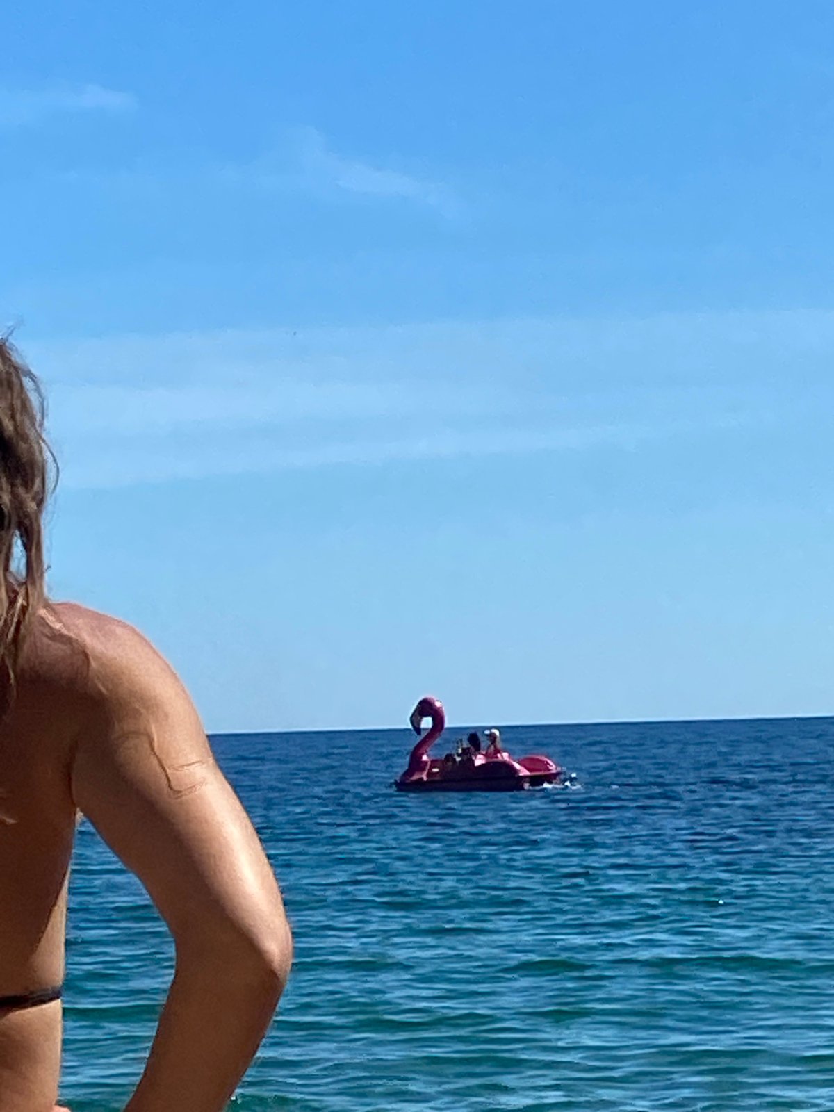 Clear skies draw swimmers, sunbathers to Budva beaches
