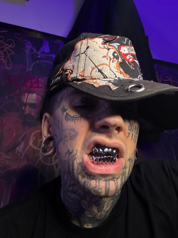 Heavily tattooed individual spotted across Buenos Aires locations
