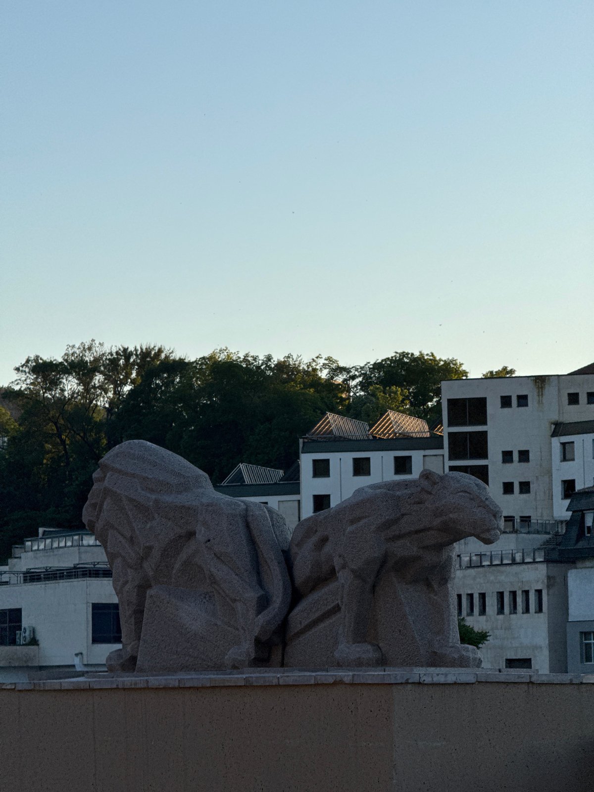 Stone lion statues spotted on building ledge in Lovech