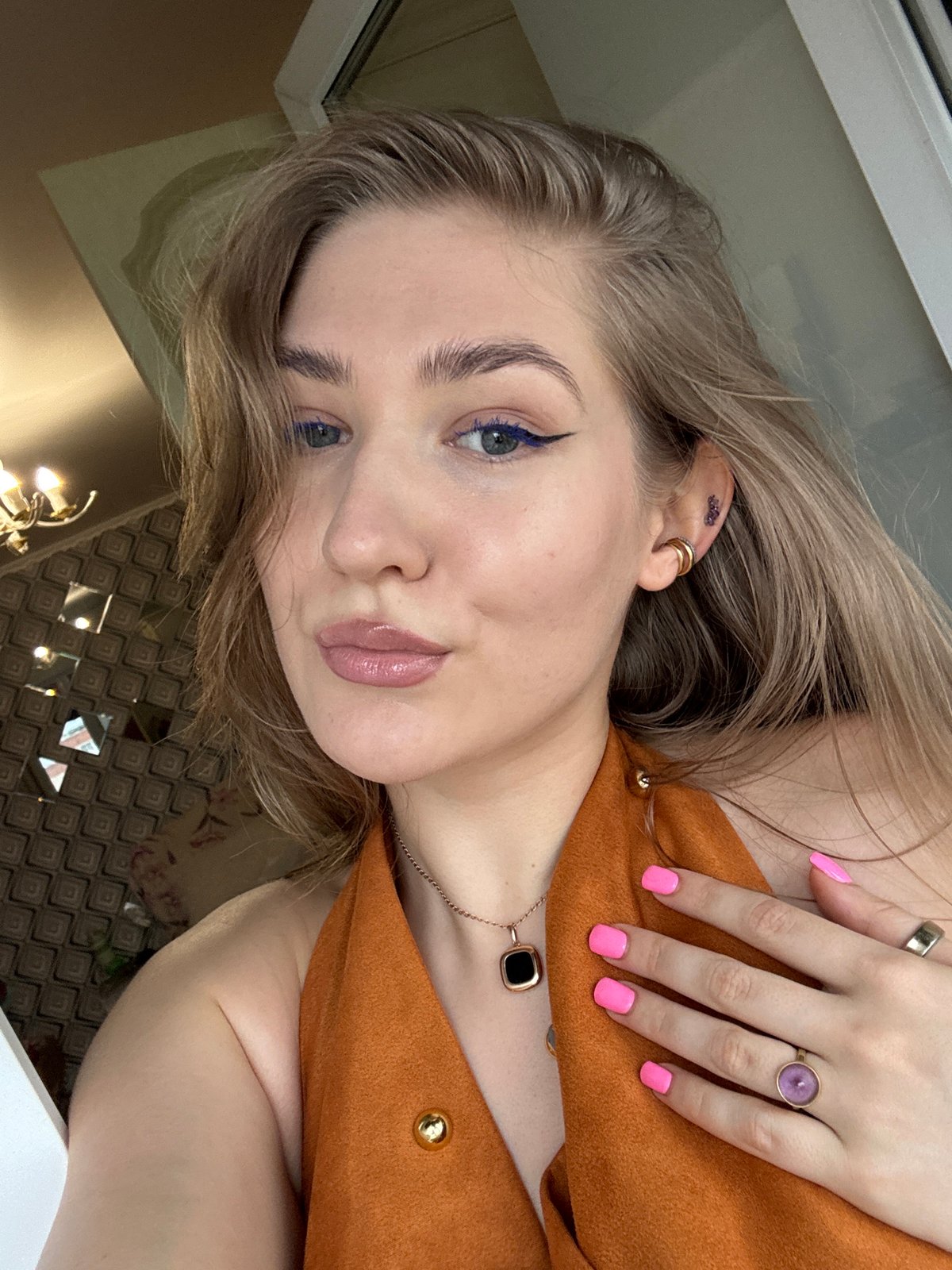 Selfie session in Ussurijsk room, multiple angles and outfits