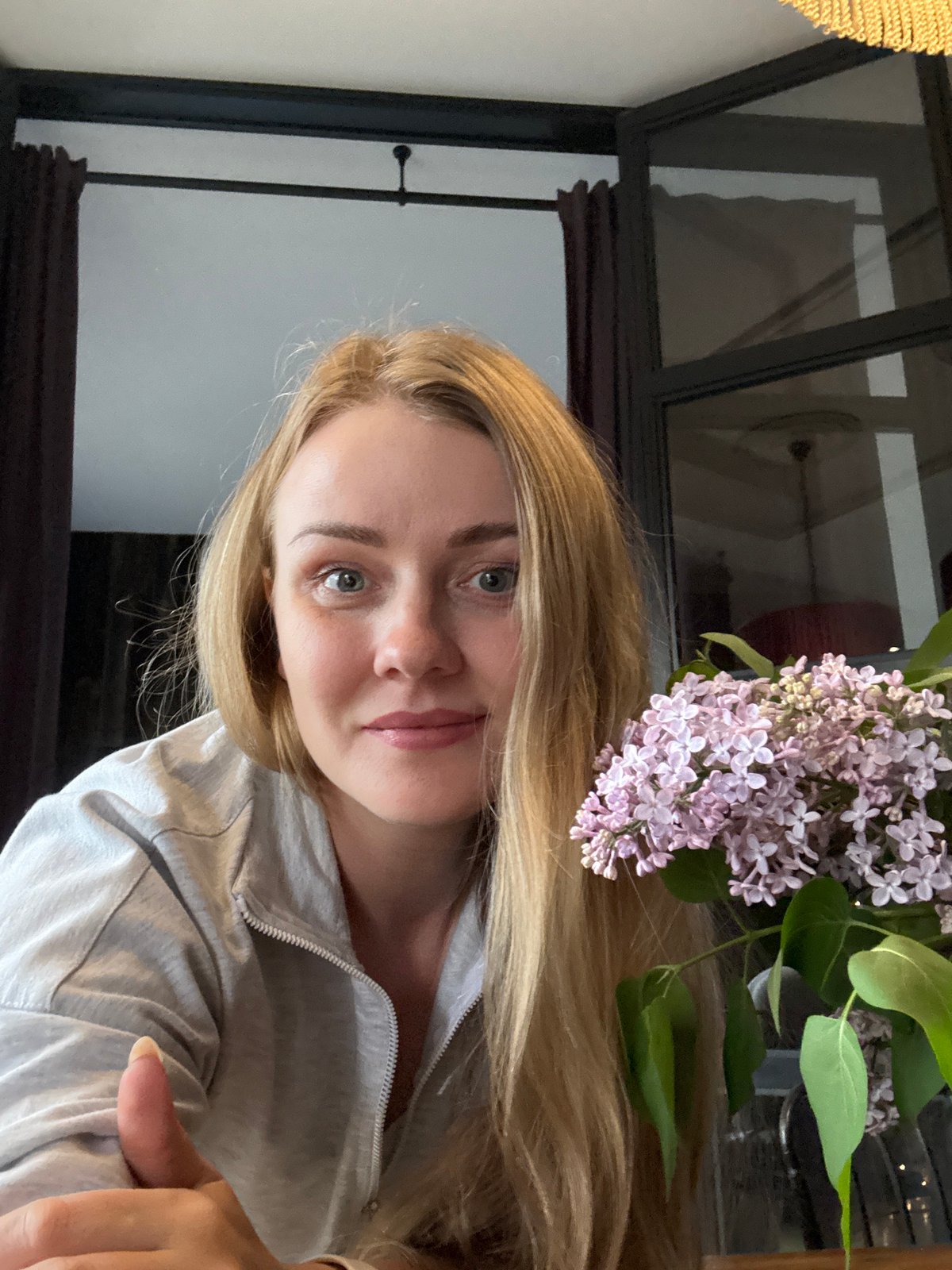 Woman takes selfie tour across Saint Petersburg landmarks