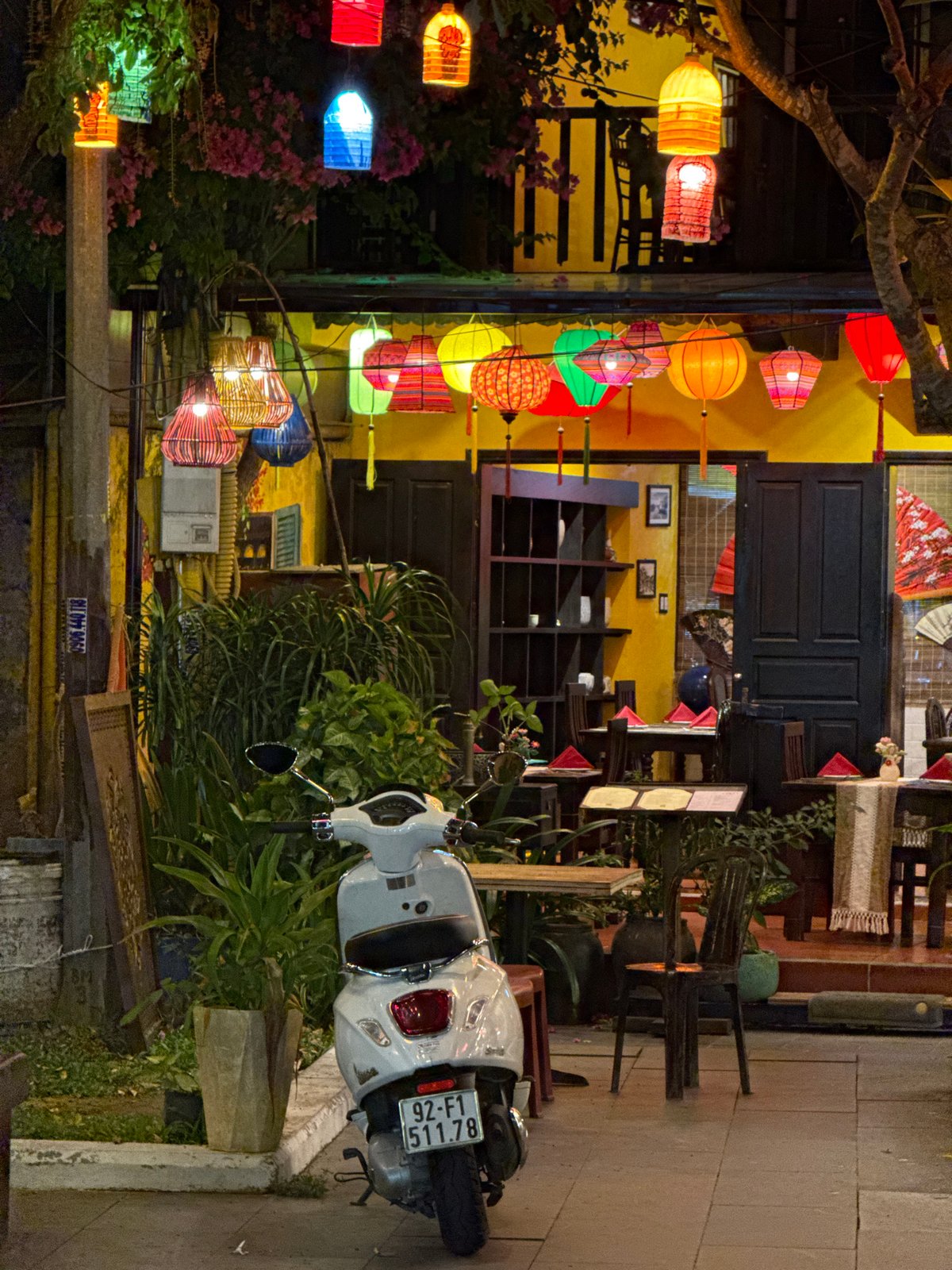 Evening scenes captured in historic Hội An Ward, Vietnam
